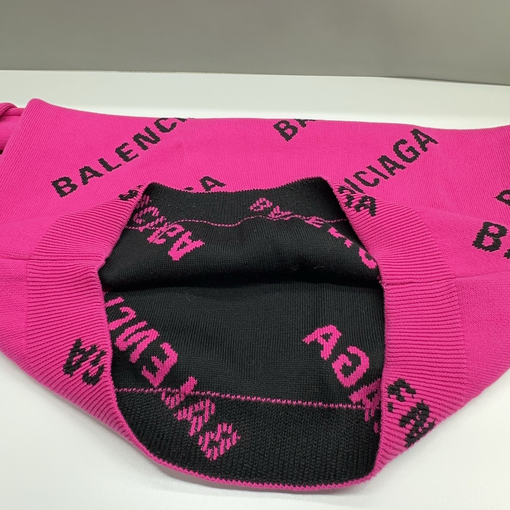 Balenciaga Balenciaga All-Over Logo Sweater Size M Size US M / EU 48-50 / 2 - 8 Thumbnail