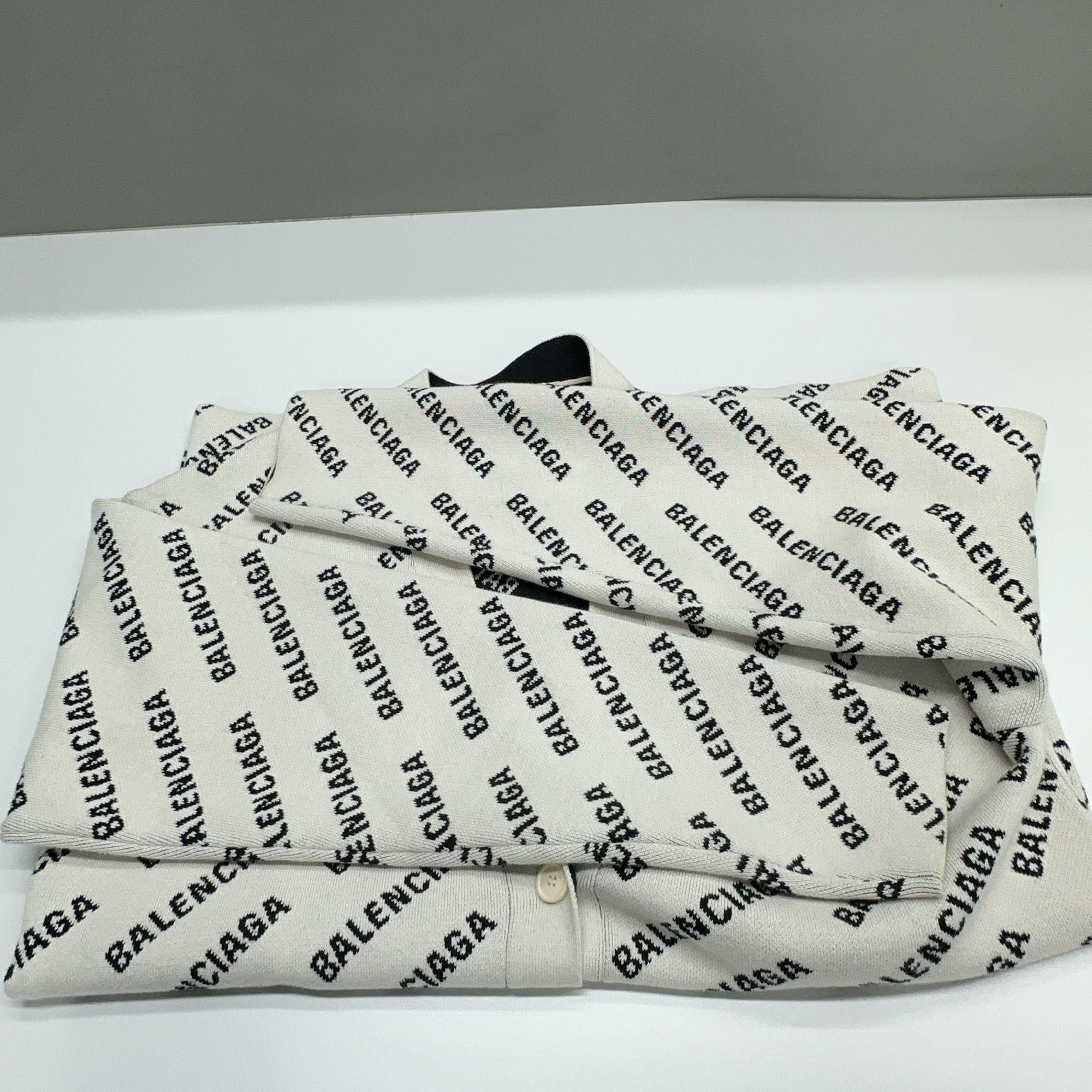 Balenciaga Balenciaga All Over Logo Cardigan Size L Size US L / EU 52-54 / 3 - 9 Thumbnail