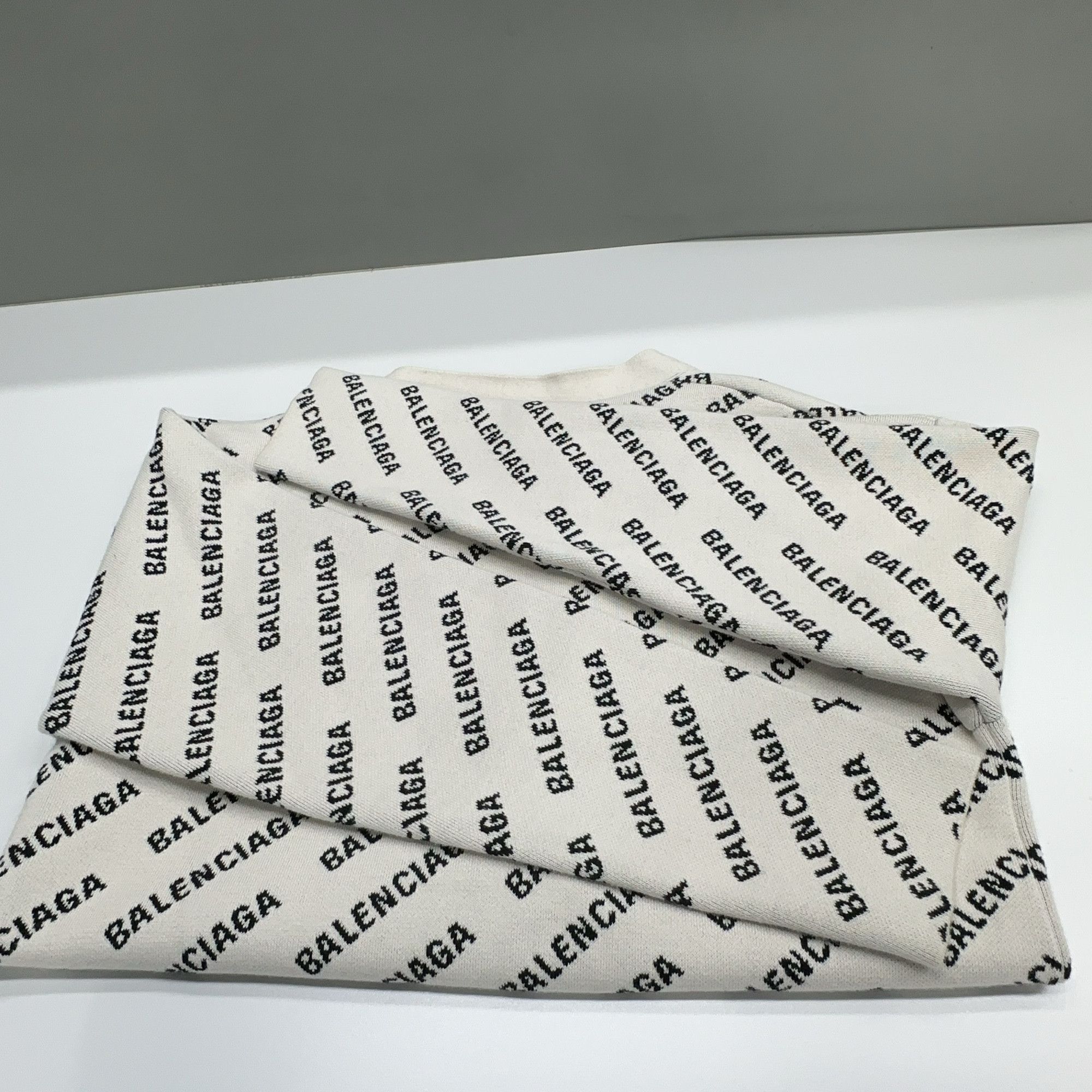 Balenciaga Balenciaga All Over Logo Cardigan Size L Size US L / EU 52-54 / 3 - 12 Thumbnail