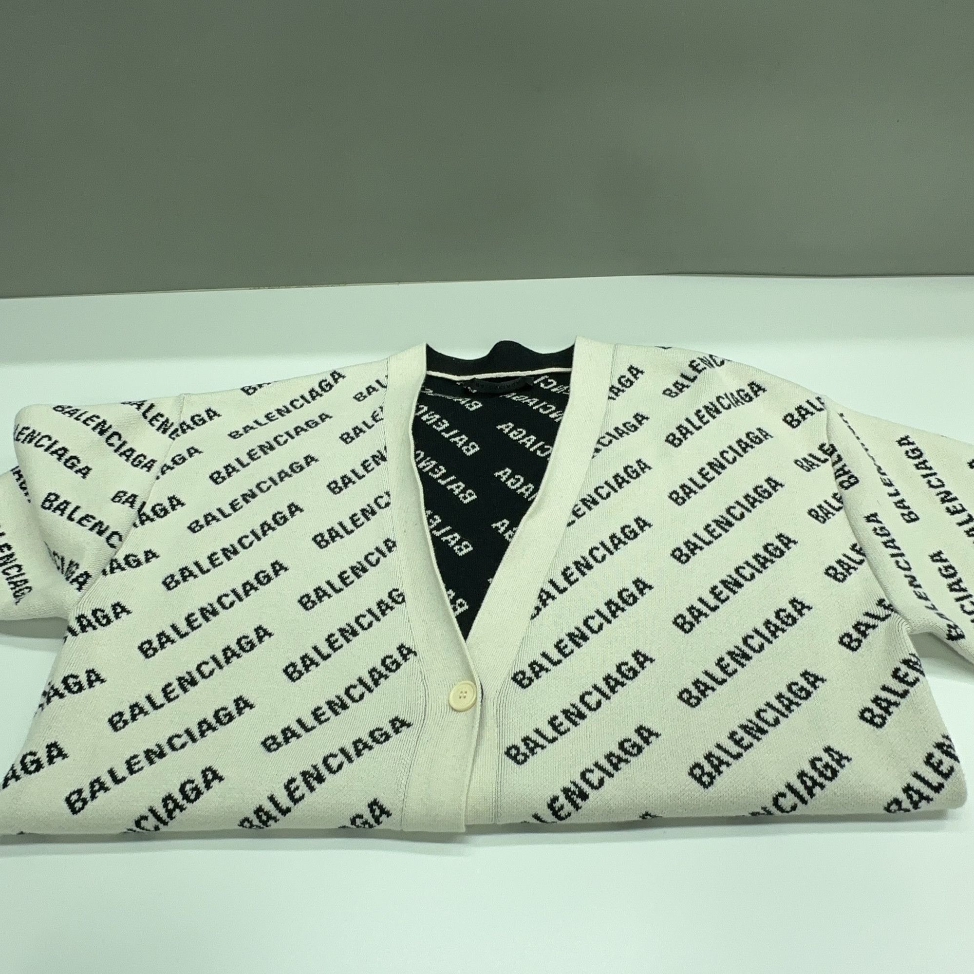 Balenciaga Balenciaga All Over Logo Cardigan Size L Size US L / EU 52-54 / 3 - 6 Thumbnail