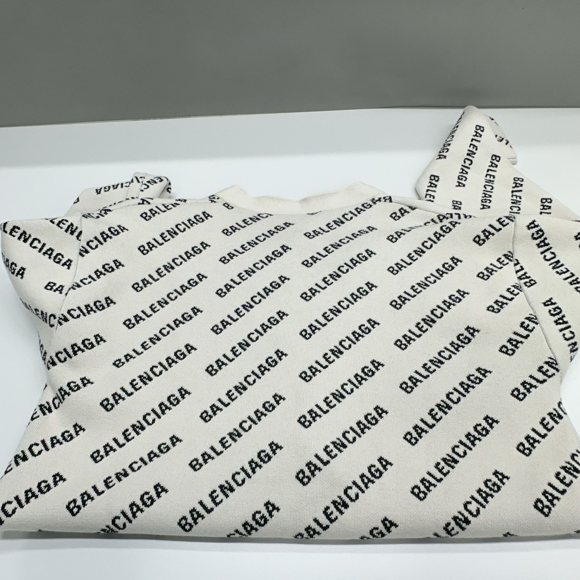Balenciaga Balenciaga All Over Logo Cardigan Size L Size US L / EU 52-54 / 3 - 11 Thumbnail