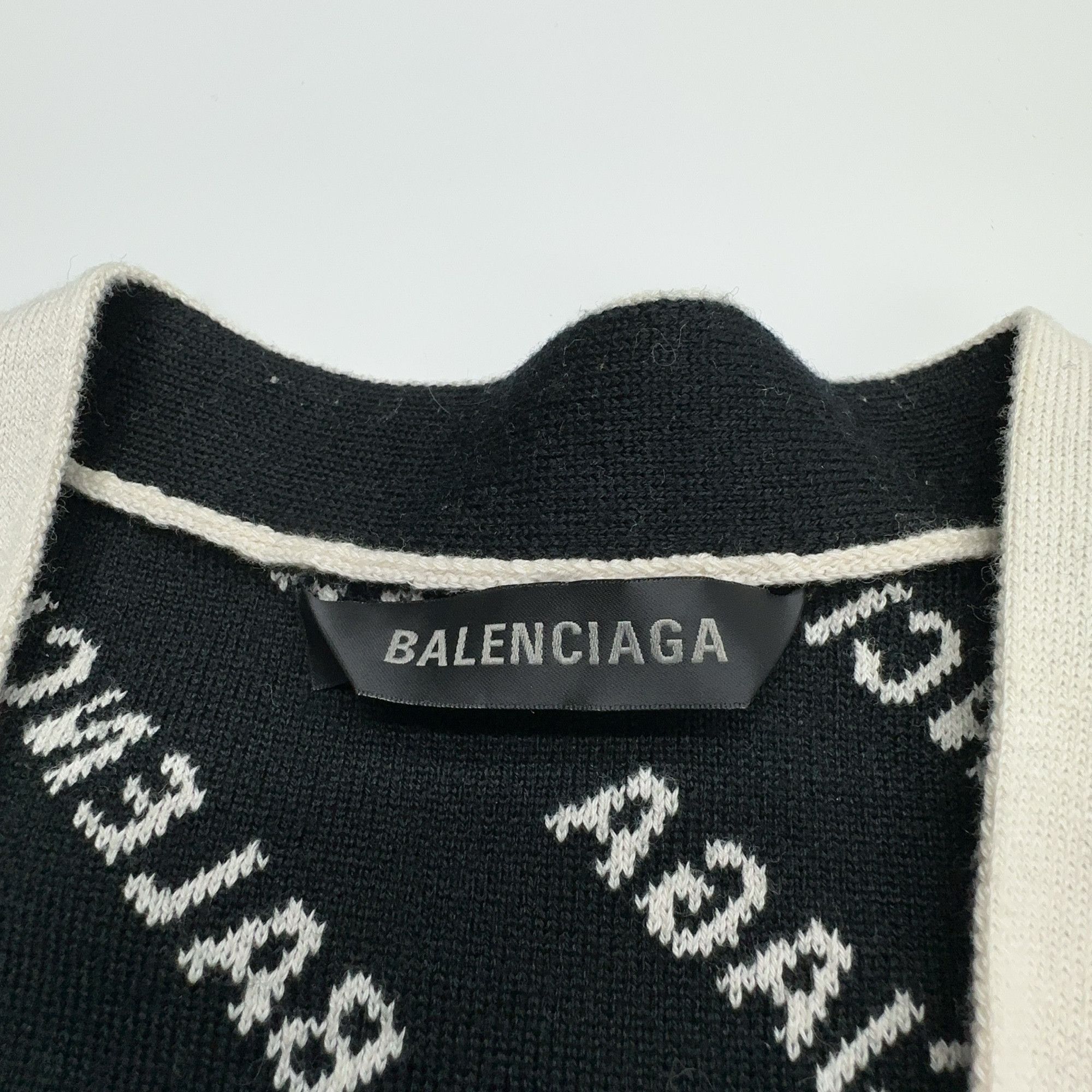 Balenciaga Balenciaga All Over Logo Cardigan Size L Size US L / EU 52-54 / 3 - 4 Thumbnail