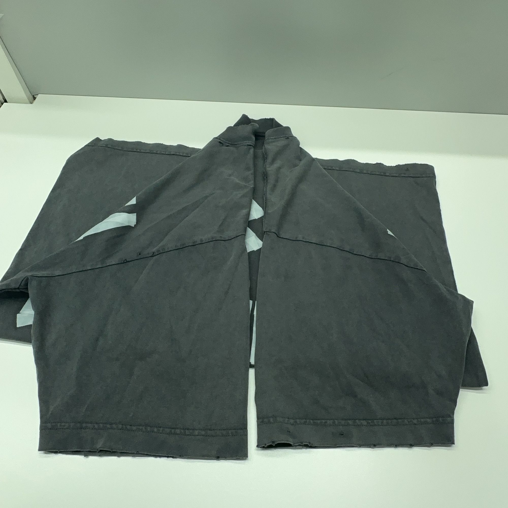 Balenciaga Balenciaga Tape Logo T-Shirt Size XS Size US XS / EU 42 / 0 - 13 Thumbnail