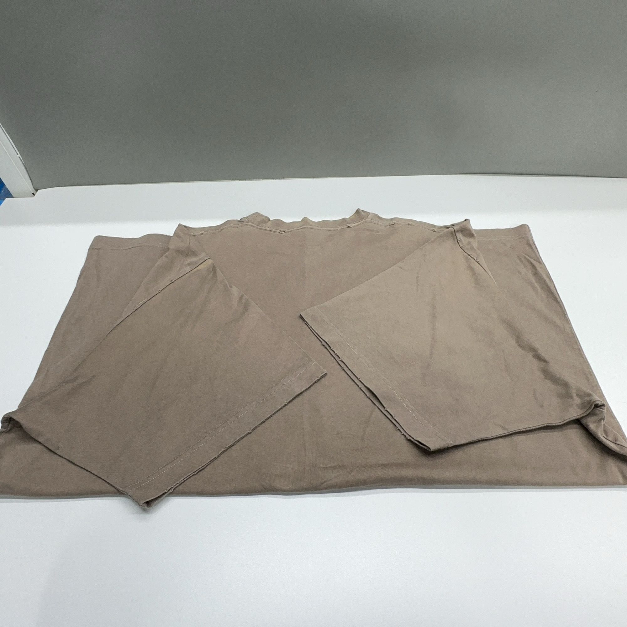 Balenciaga Balenciaga Distressed Logo T-Shirt Size S Size US S / EU 44-46 / 1 - 13 Thumbnail