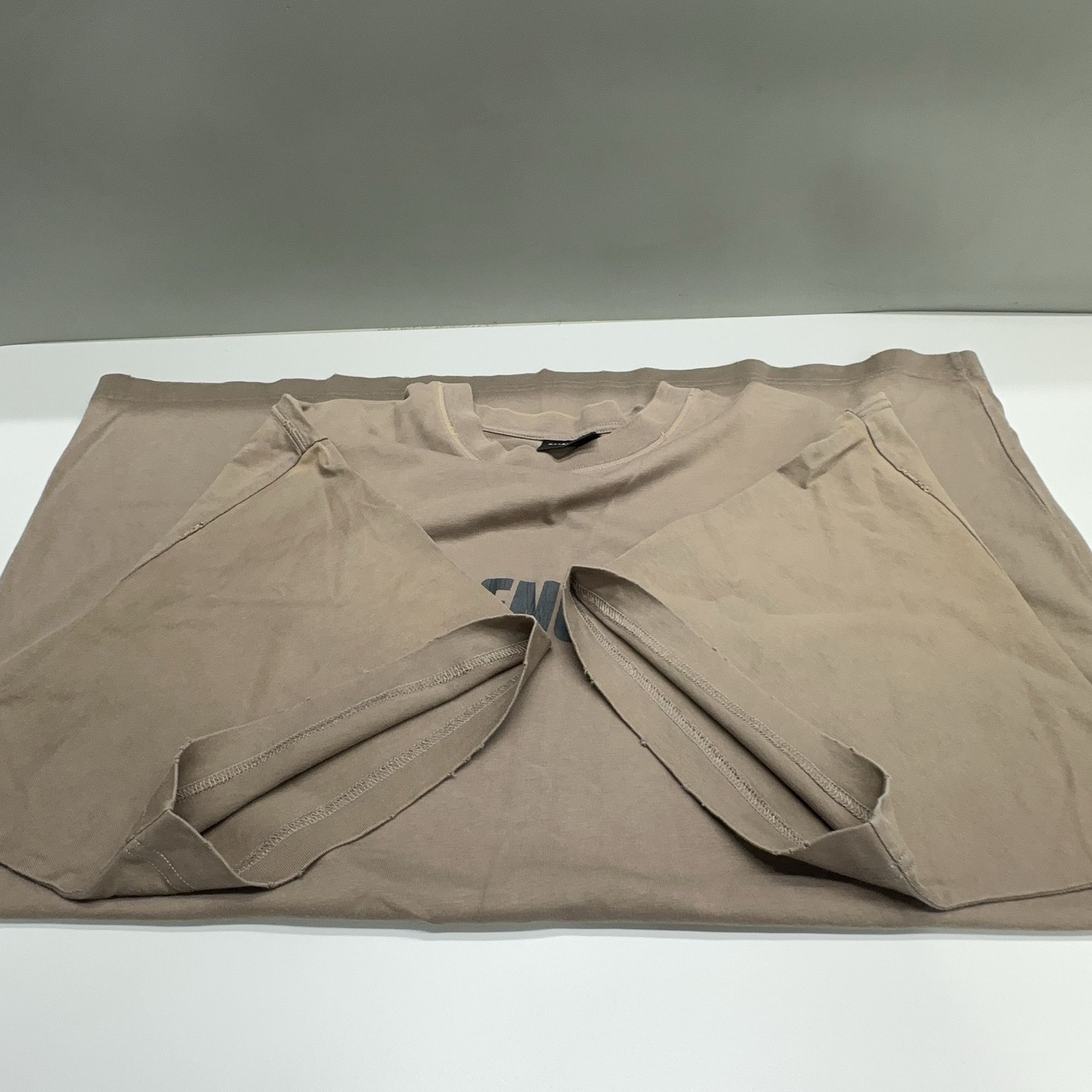 Balenciaga Balenciaga Distressed Logo T-Shirt Size S Size US S / EU 44-46 / 1 - 10 Thumbnail