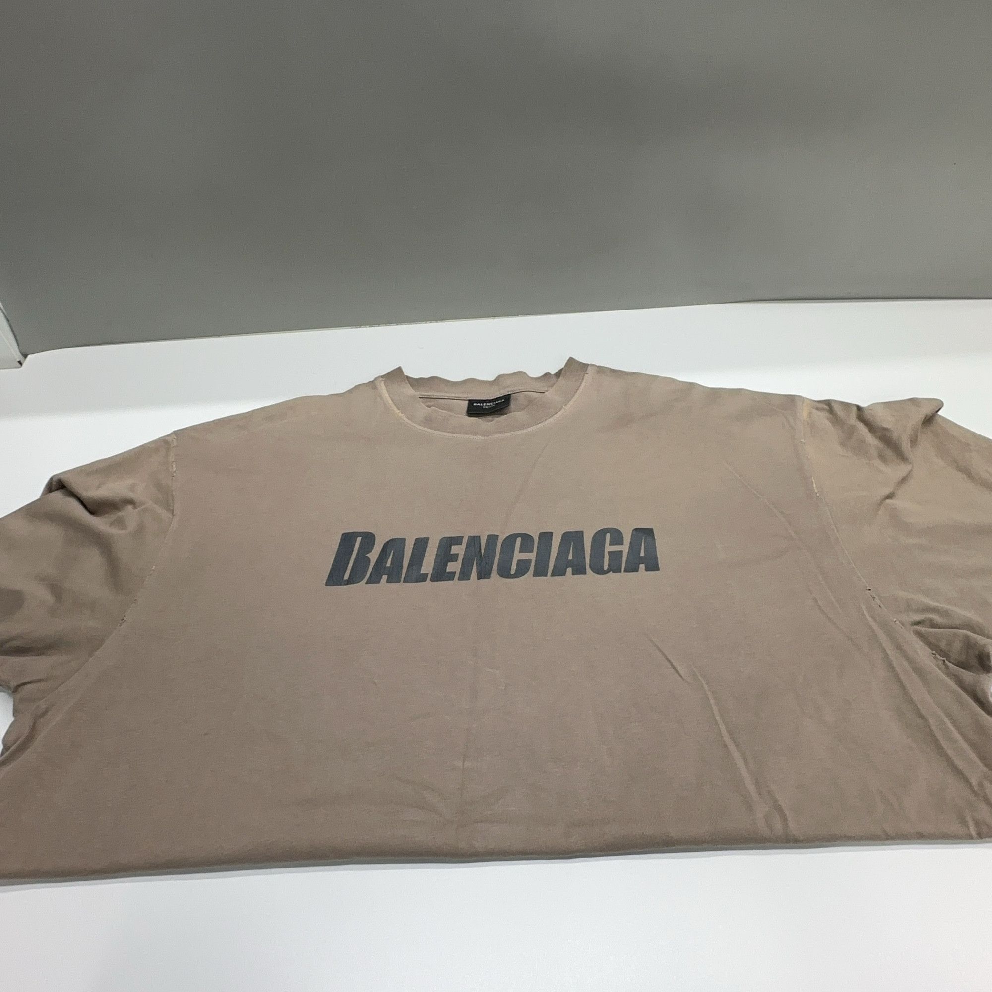 Balenciaga Balenciaga Distressed Logo T-Shirt Size S Size US S / EU 44-46 / 1 - 6 Thumbnail