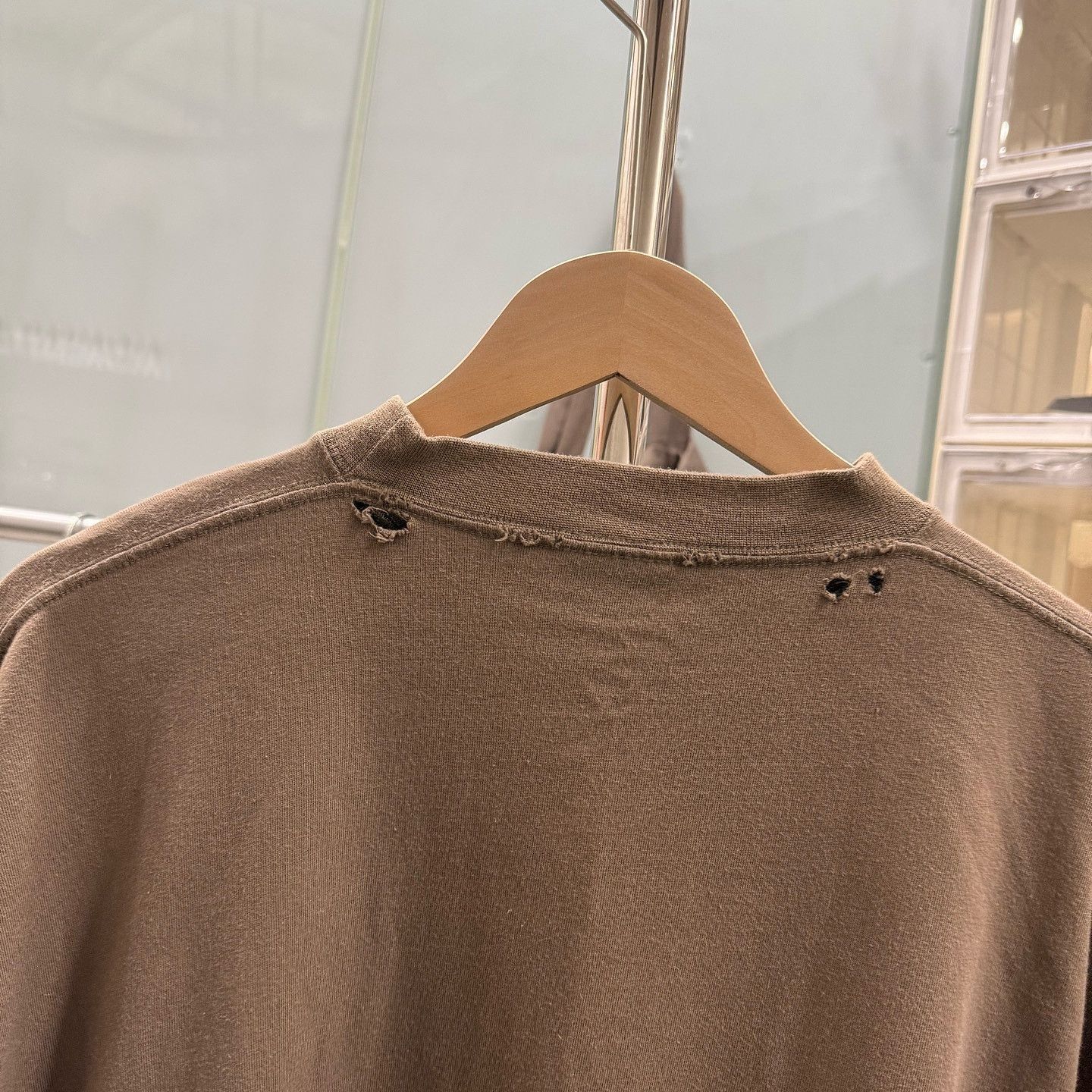 Balenciaga Balenciaga Metal Logo Distressed T-Shirt Brown Size 3 Size US L / EU 52-54 / 3 - 6 Thumbnail