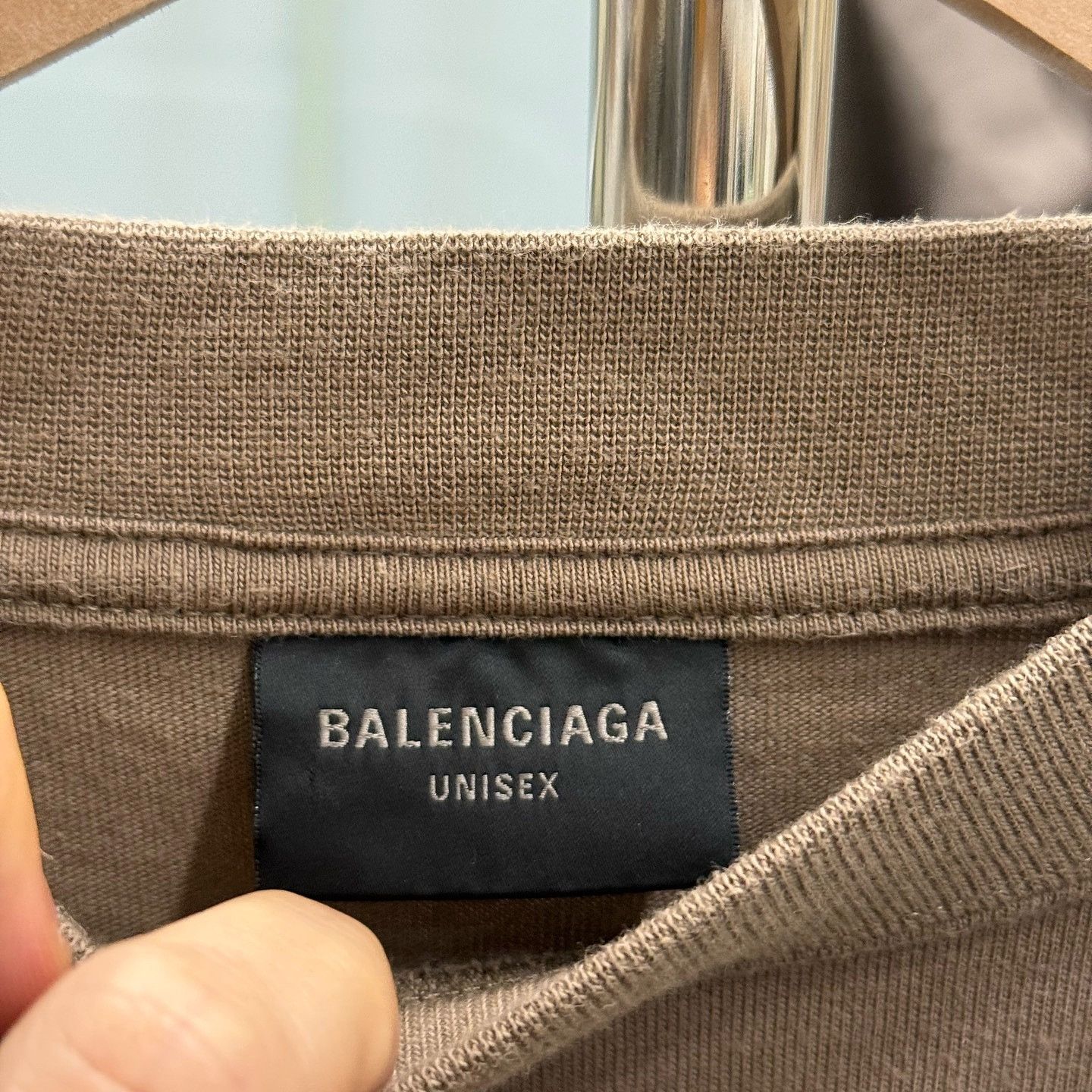 Balenciaga Balenciaga Metal Logo Distressed T-Shirt Brown Size 3 Size US L / EU 52-54 / 3 - 3 Thumbnail