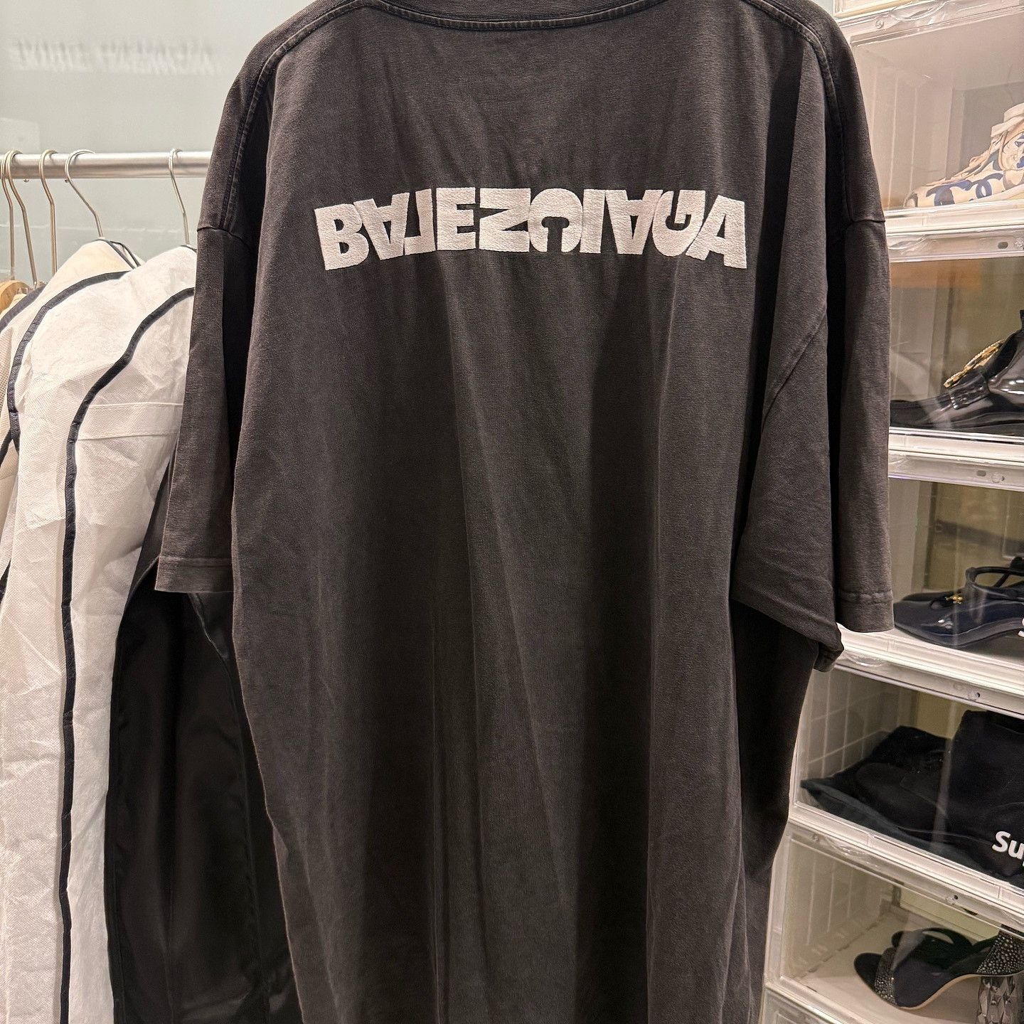 Balenciaga Balenciaga Logo Back Print T-Shirt Size S Size US S / EU 44-46 / 1 - 2 Thumbnail