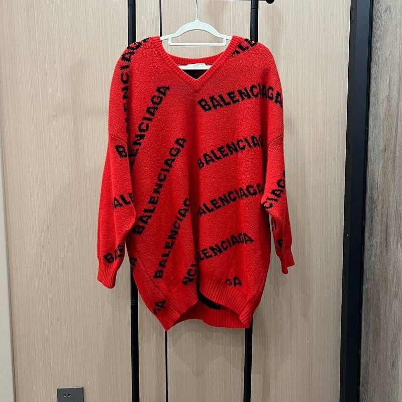 Balenciaga Balenciaga All Over Logo Sweater Red Size M Size US M / EU 48-50 / 2 - 5 Thumbnail