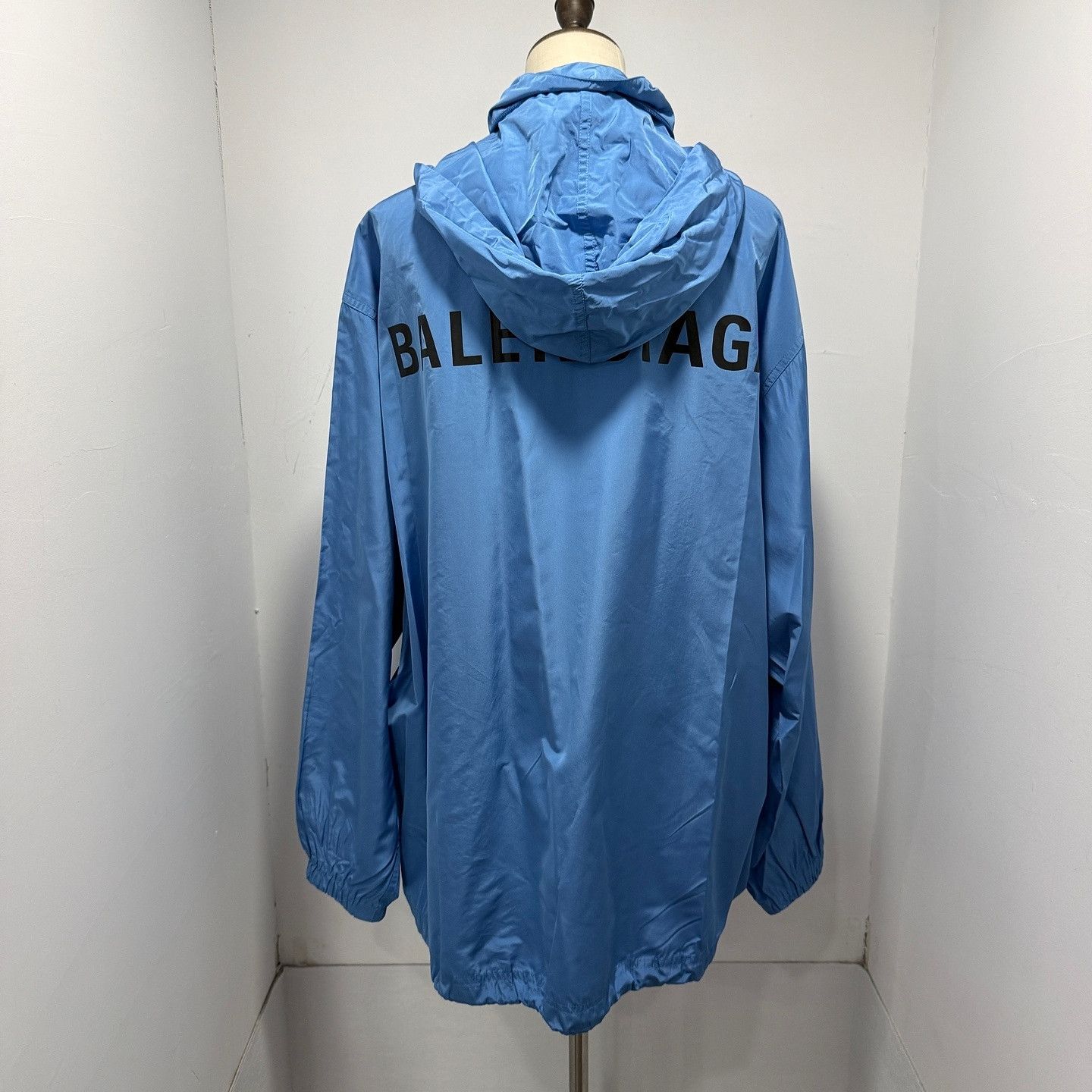 Balenciaga Balenciaga Logo Hooded Windbreaker Size 36 Size XS / US 0-2 / IT 36-38 - 2 Thumbnail