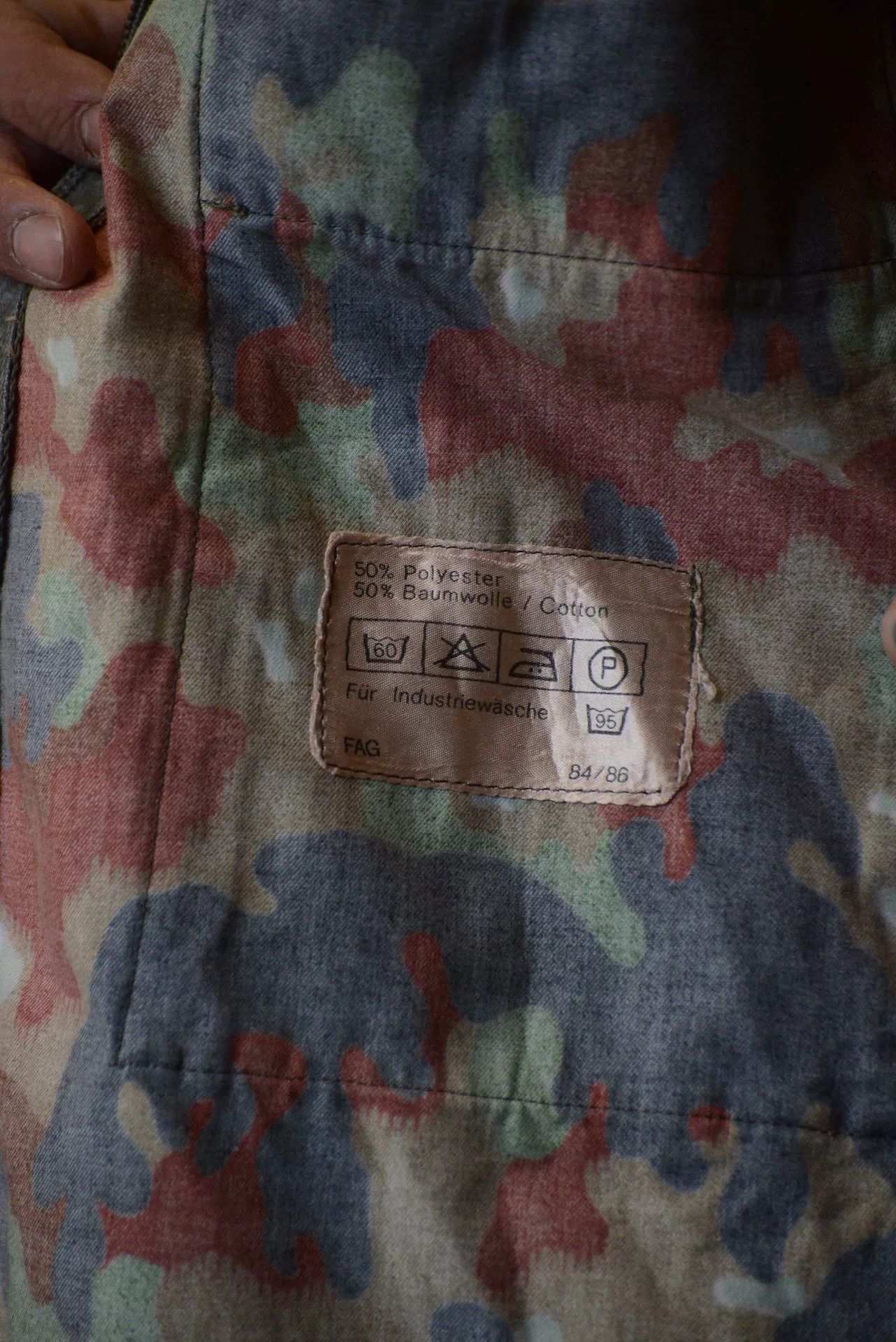 Vintage Vintage Swiss Army Camo Zip Jacket Size US L / EU 52-54 / 3 - 9 Thumbnail