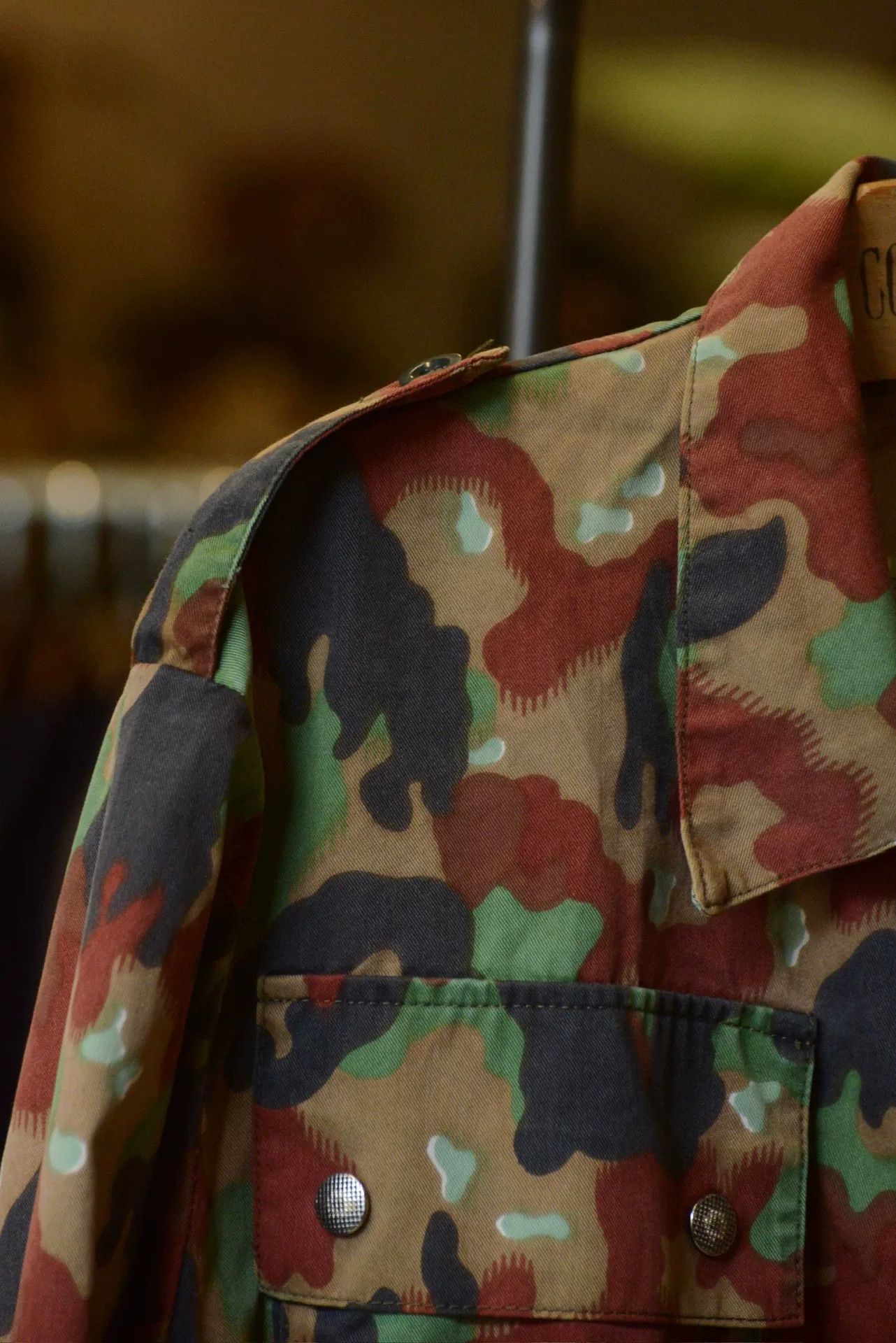 Vintage Vintage Swiss Army Camo Zip Jacket Size US L / EU 52-54 / 3 - 6 Thumbnail