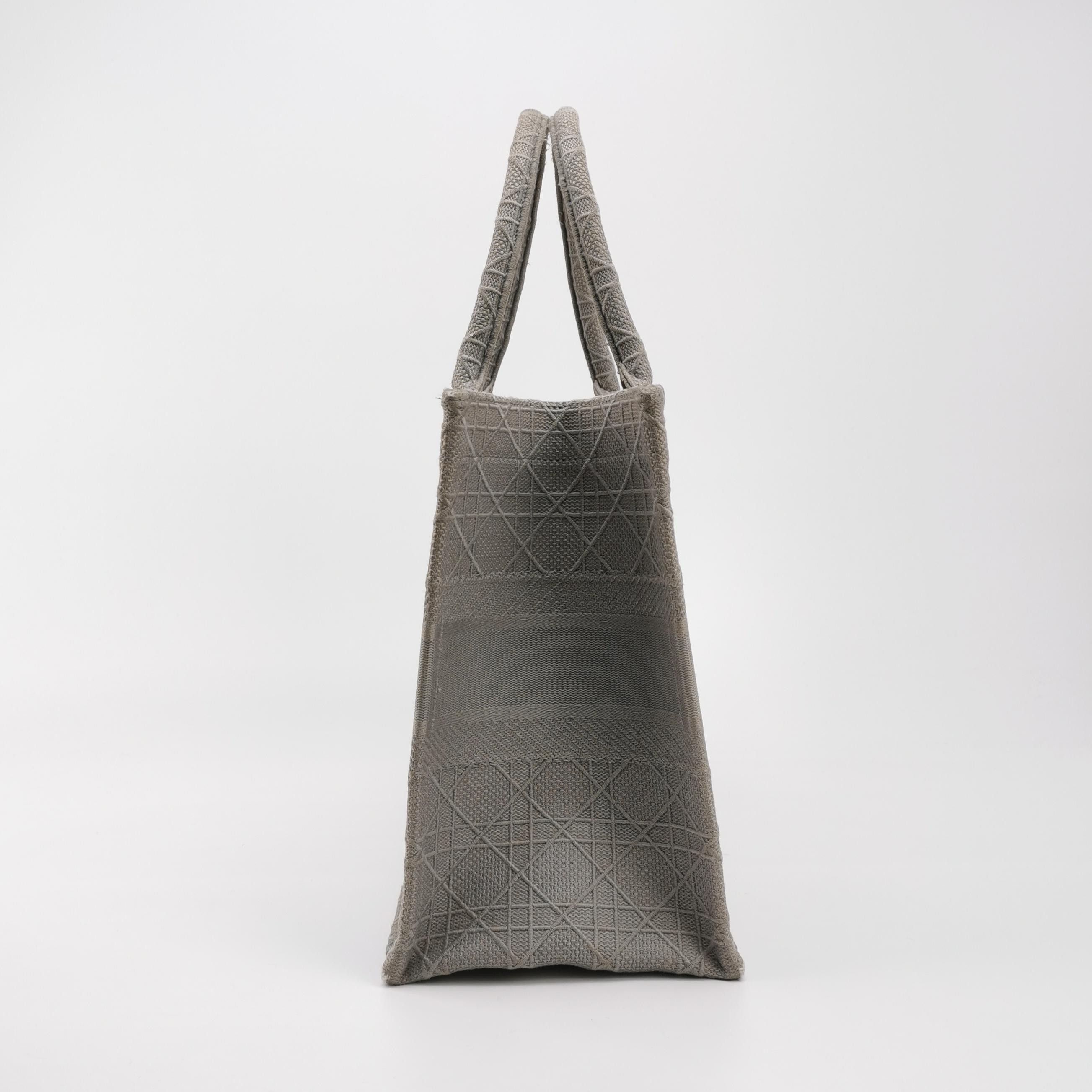 Dior Dior Women os Tote Bags Size ONE SIZE - 4 Thumbnail