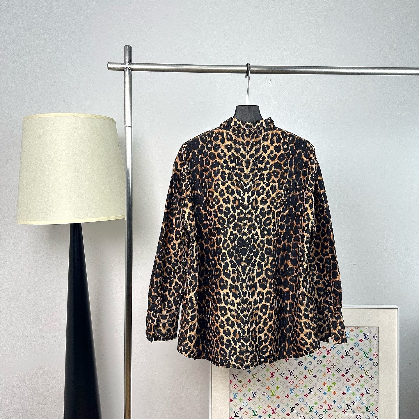 Saint Laurent Paris Saint Laurent Leopard Print Silk Shirt Size M Size US M / EU 48-50 / 2 - 2 Thumbnail