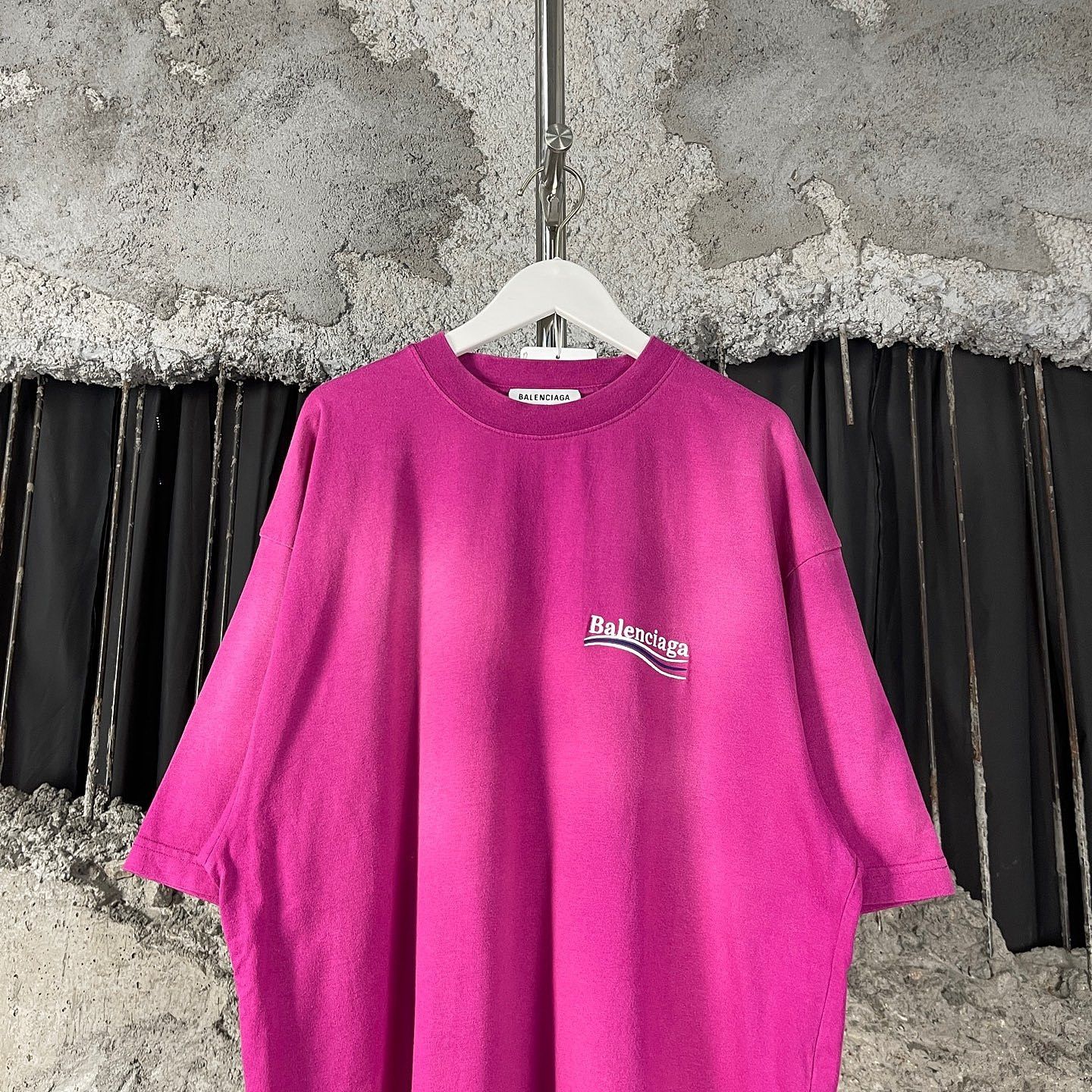 Balenciaga Balenciaga Wavy Logo T-Shirt Size XS Size US XS / EU 42 / 0 - 5 Thumbnail