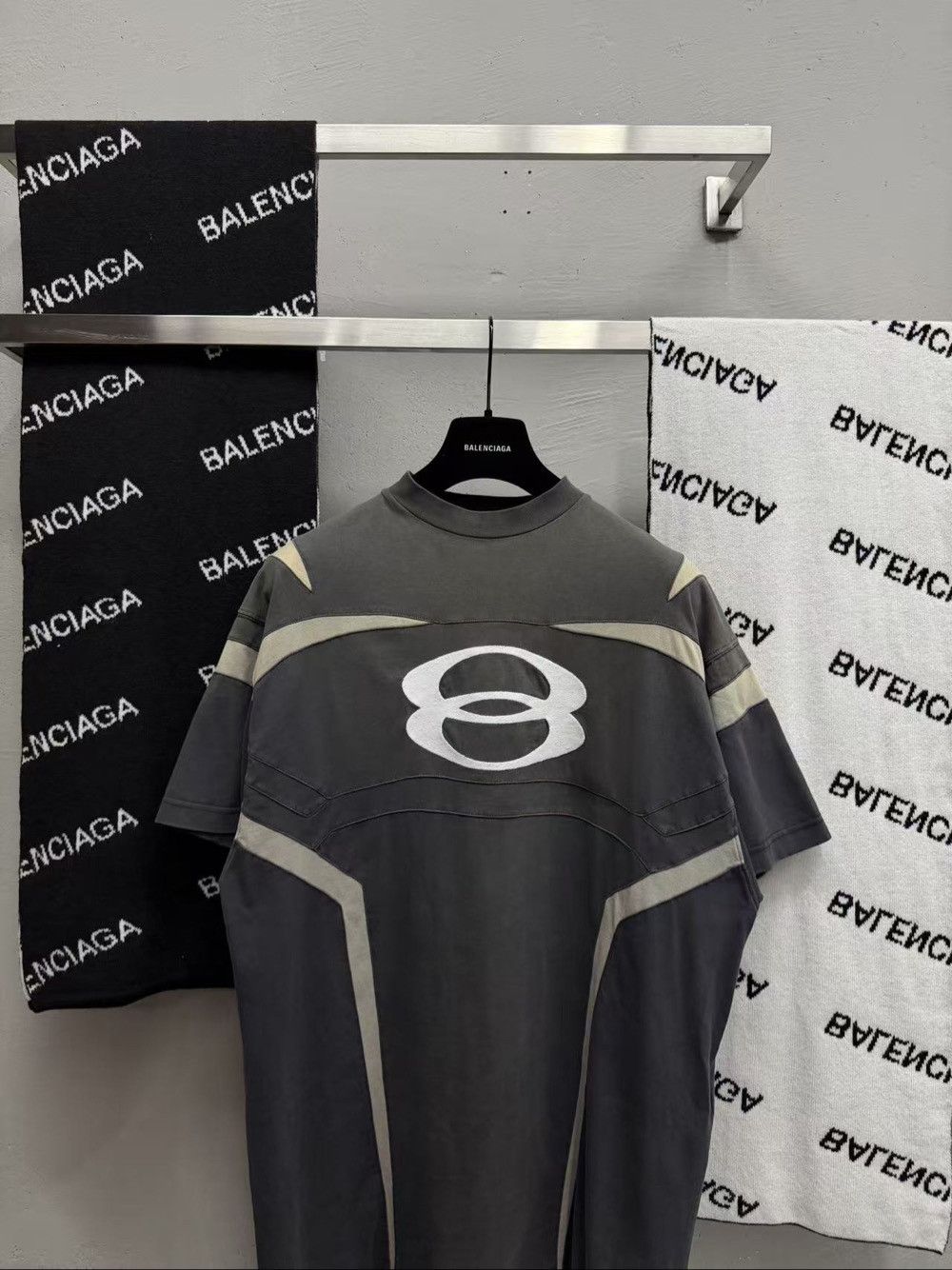 Balenciaga Balenciaga Infinity Logo T-Shirt Size L Size US L / EU 52-54 / 3 - 6 Thumbnail
