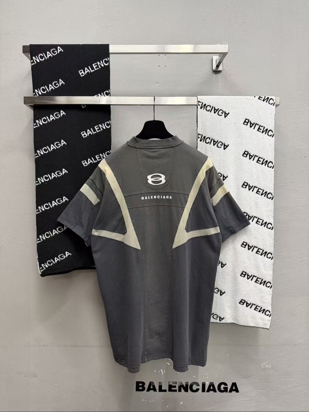 Balenciaga Balenciaga Infinity Logo T-Shirt Size L Size US L / EU 52-54 / 3 - 2 Thumbnail