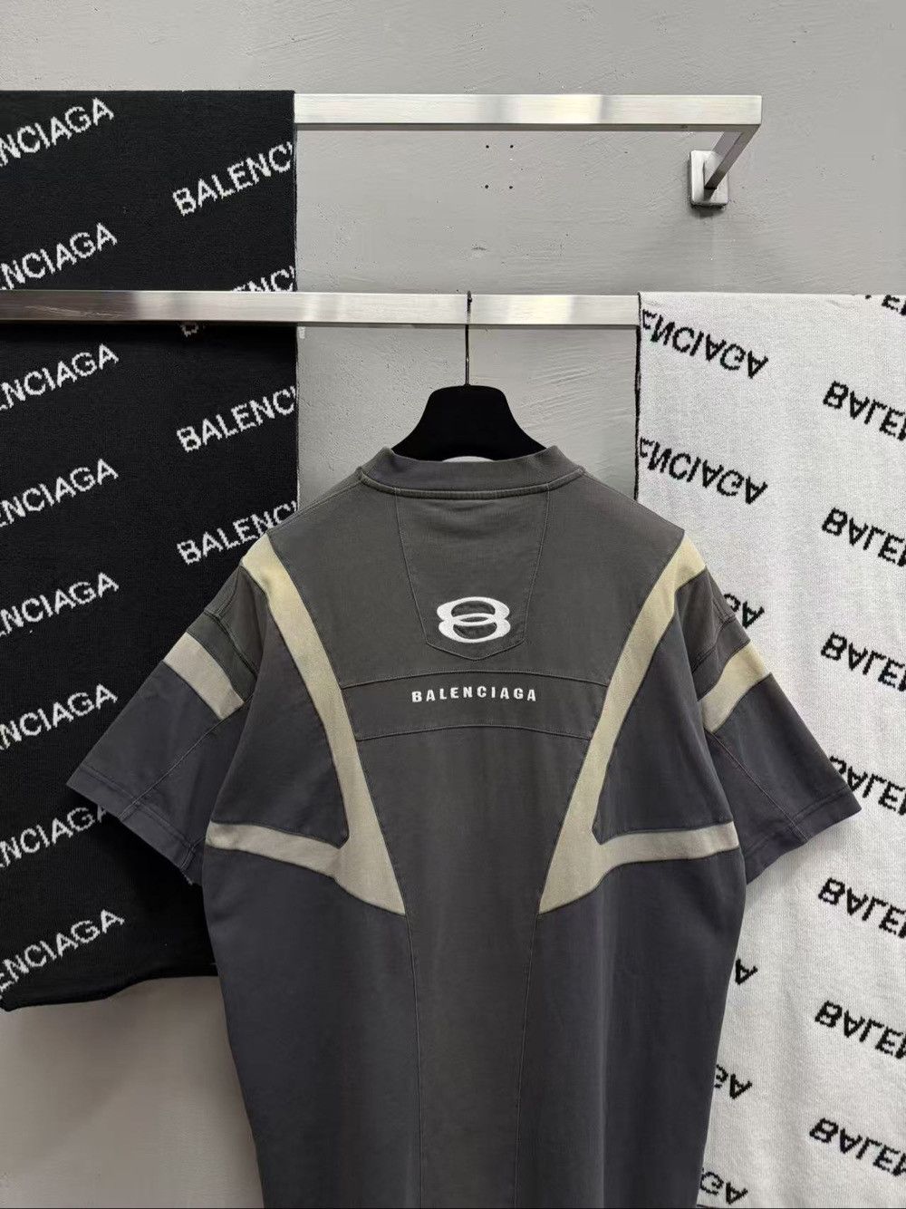 Balenciaga Balenciaga Infinity Logo T-Shirt Size L Size US L / EU 52-54 / 3 - 7 Thumbnail