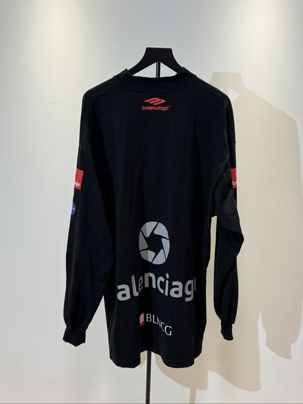 Balenciaga Balenciaga Graphic Logo Long Sleeve T-Shirt Size L Size US L / EU 52-54 / 3 - 2 Thumbnail