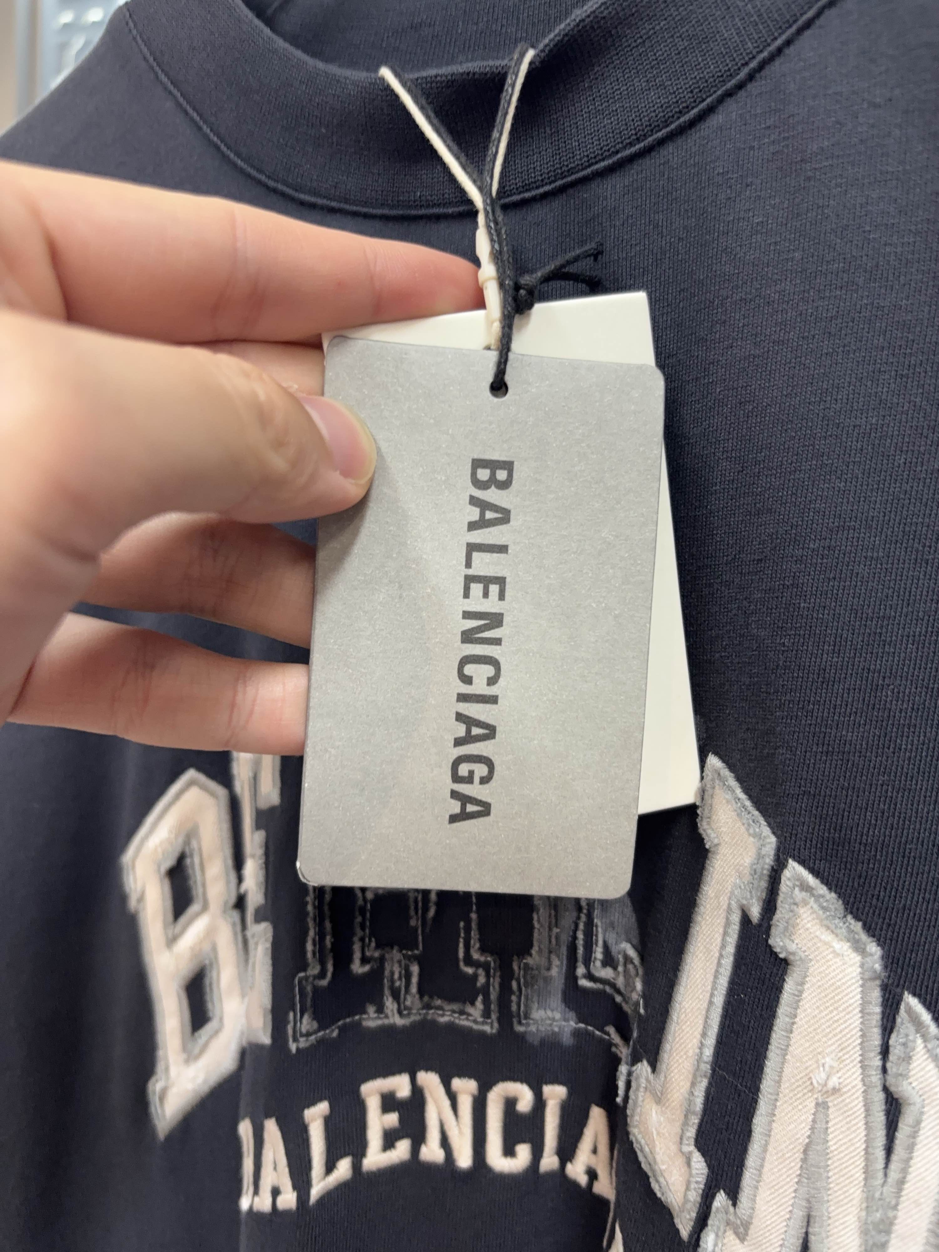 Balenciaga Balenciaga Be Kind Logo T-Shirt Size S Size US S / EU 44-46 / 1 - 5 Thumbnail