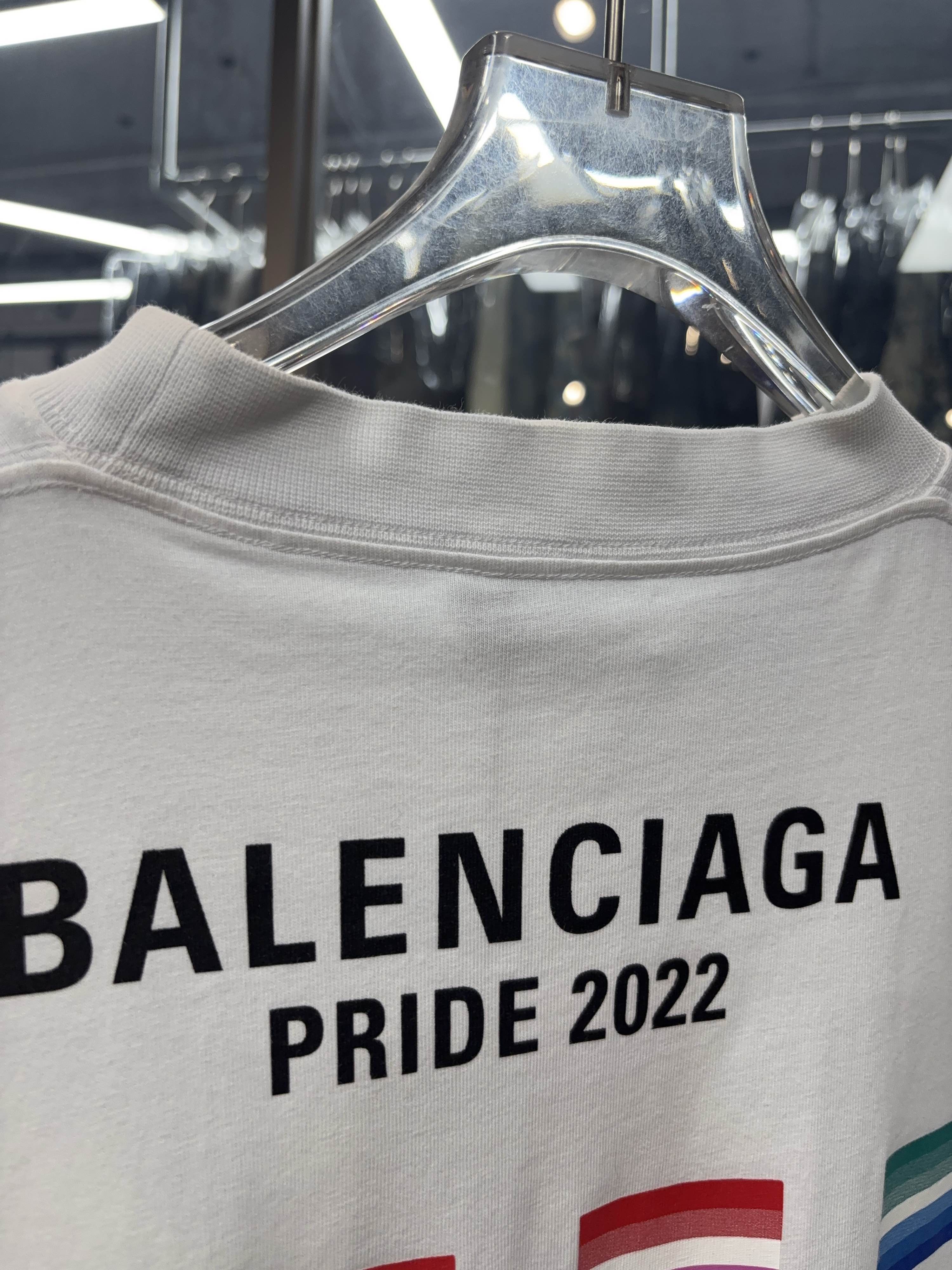 Balenciaga Balenciaga Pride Flag T-Shirt Size XL Size US XL / EU 56 / 4 - 10 Thumbnail