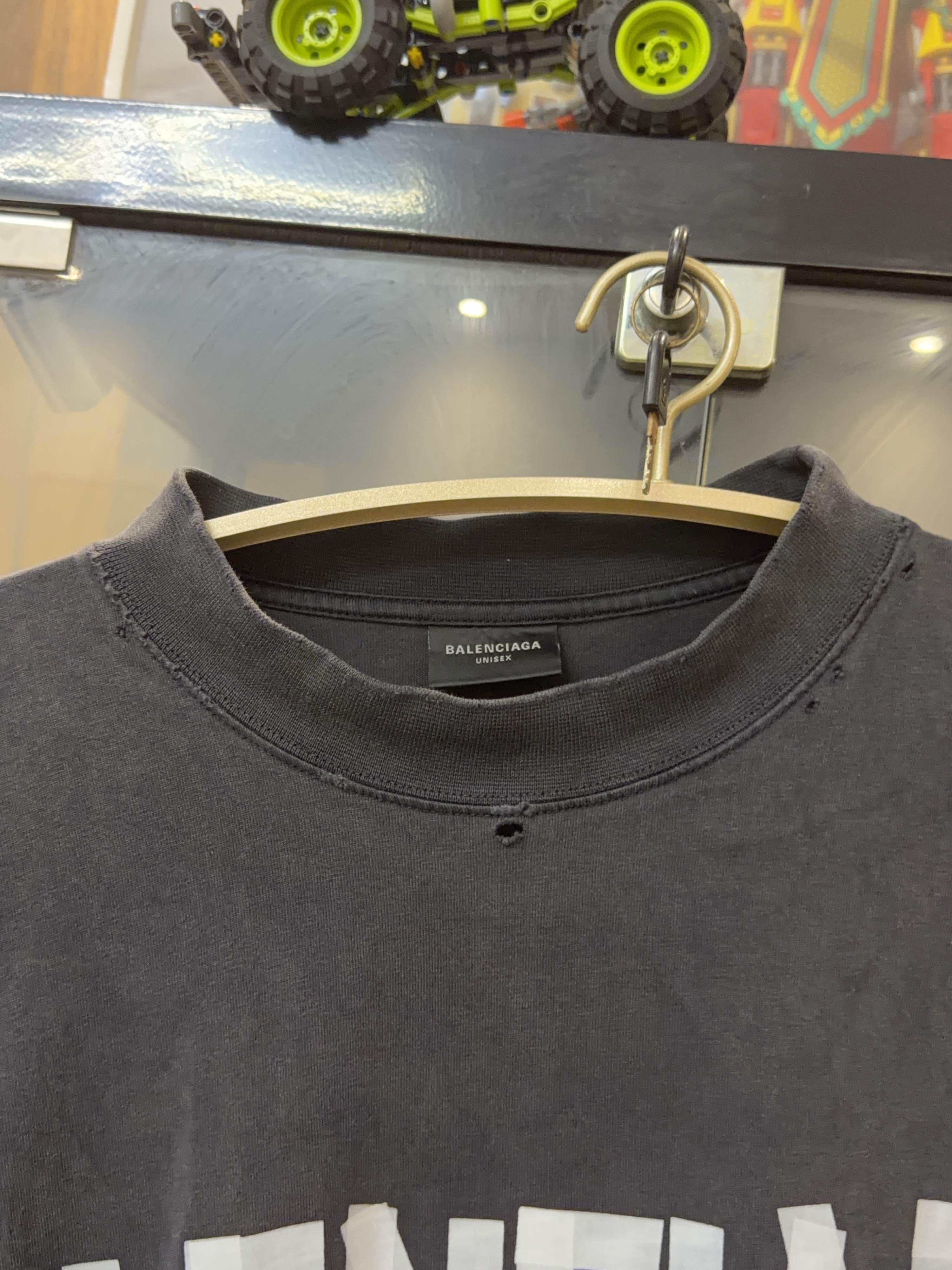 Balenciaga Balenciaga Gaffer Tape Logo T-Shirt Size M Size US M / EU 48-50 / 2 - 6 Thumbnail