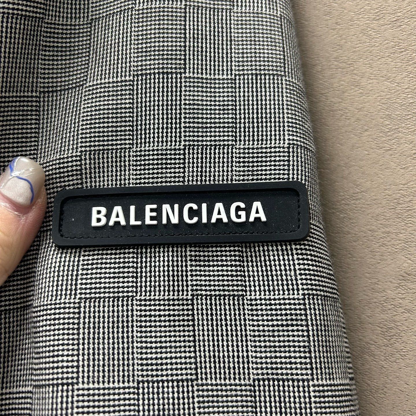 Balenciaga Balenciaga Logo Patch Check Coat Size S Size US S / EU 44-46 / 1 - 3 Thumbnail