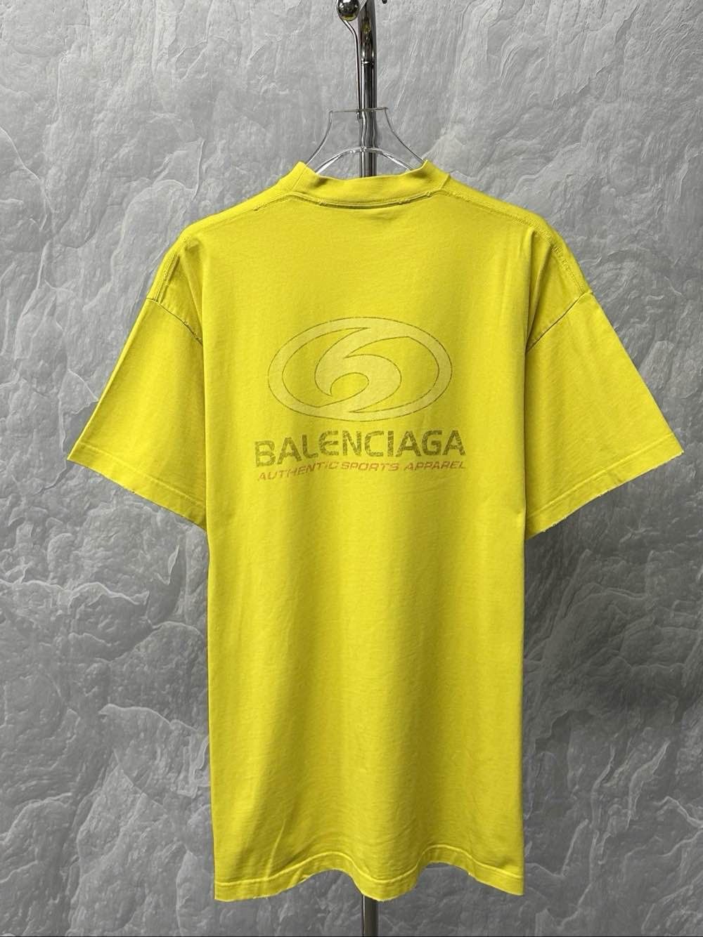 Balenciaga Balenciaga Logo Graphic T-Shirt Size M Size US M / EU 48-50 / 2 - 2 Thumbnail
