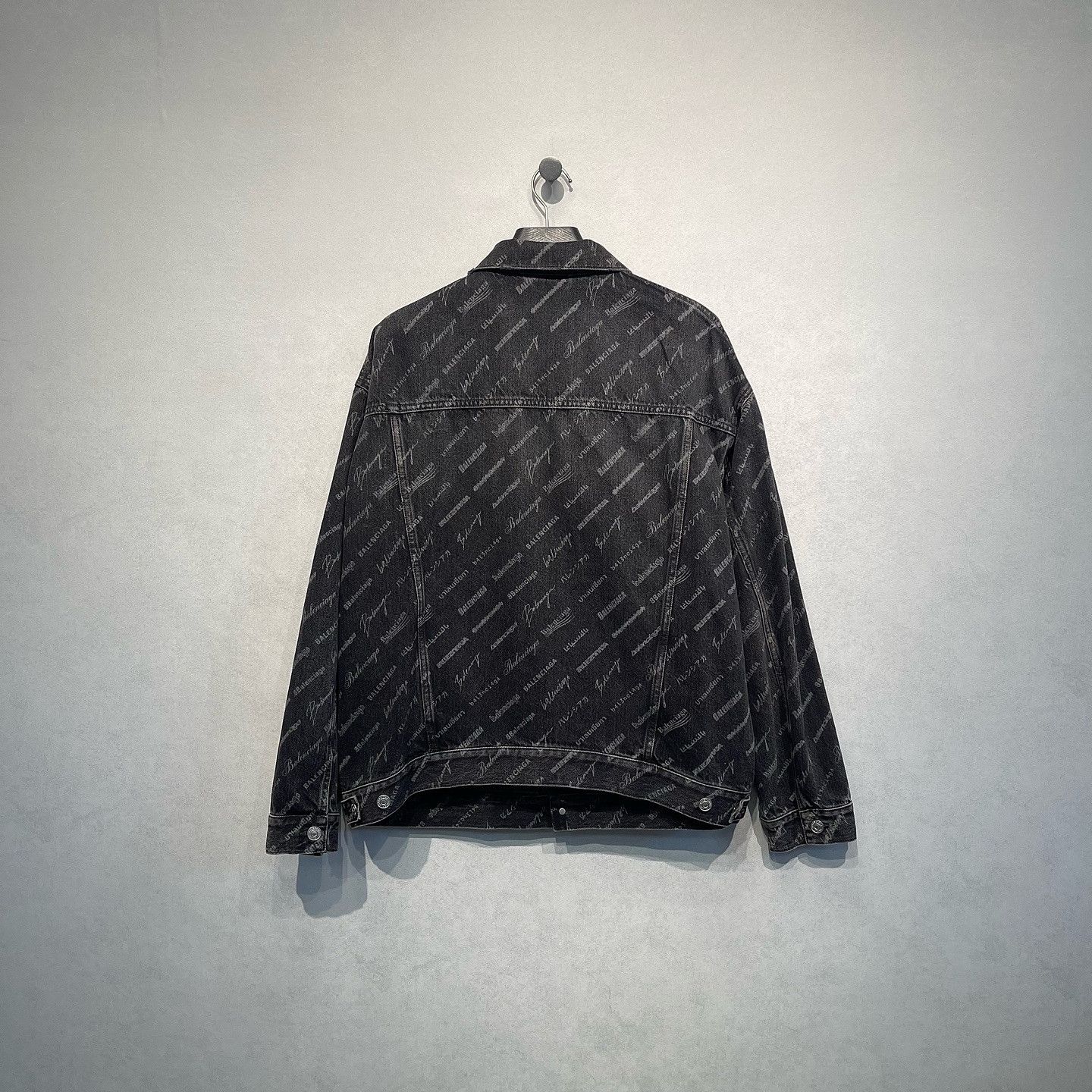 Balenciaga Balenciaga Allover Logo Denim Jacket Size L Size US M / EU 48-50 / 2 - 2 Thumbnail
