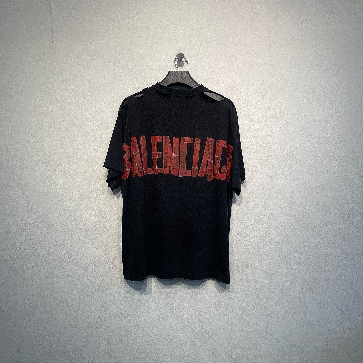 Balenciaga Balenciaga Caution Tape Graphic T-Shirt Size M Size US M / EU 48-50 / 2 - 2 Thumbnail