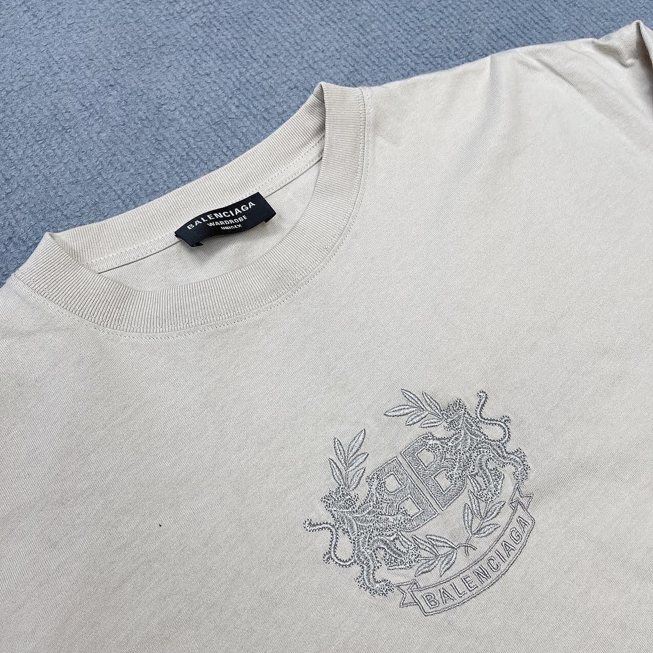 Balenciaga Balenciaga Crest Logo T-Shirt Size M Size US M / EU 48-50 / 2 - 3 Thumbnail