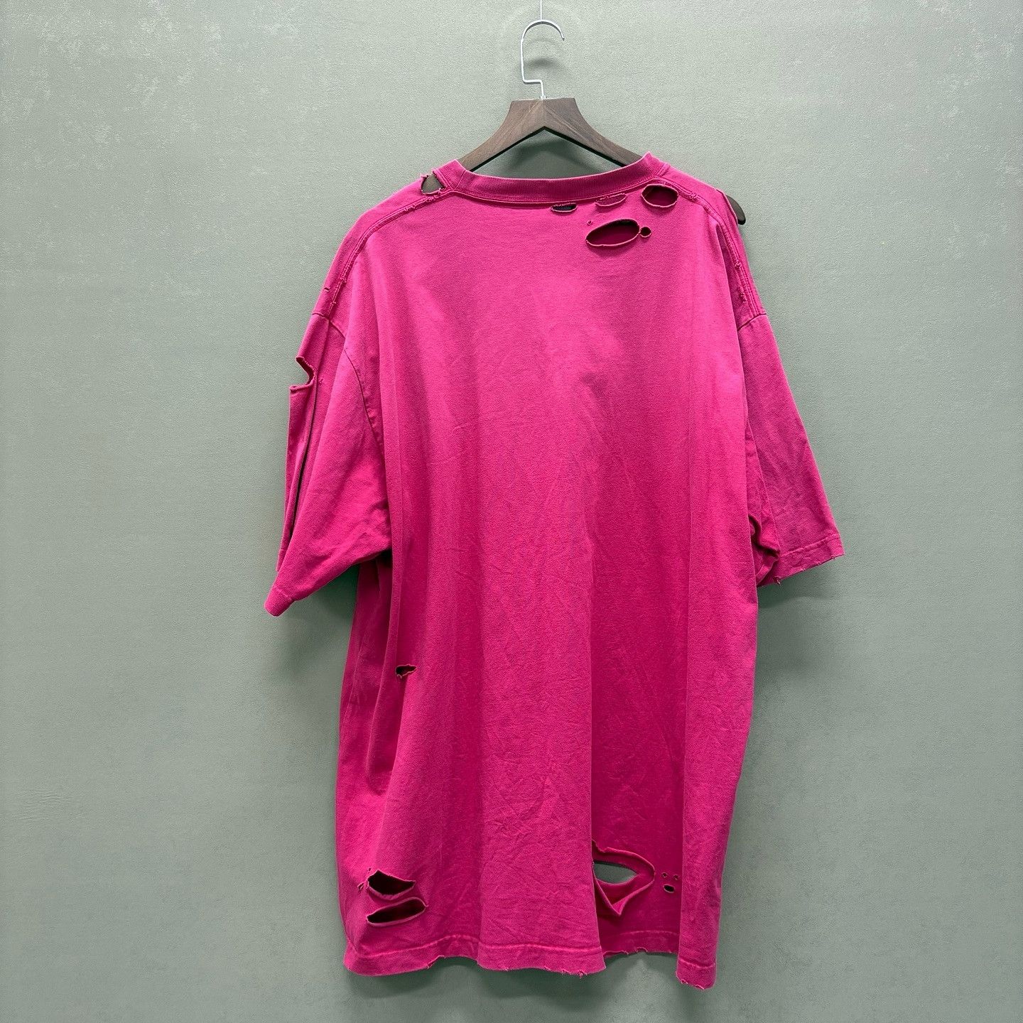 Balenciaga Balenciaga Distressed Logo T-Shirt Red Size M Size US M / EU 48-50 / 2 - 2 Thumbnail