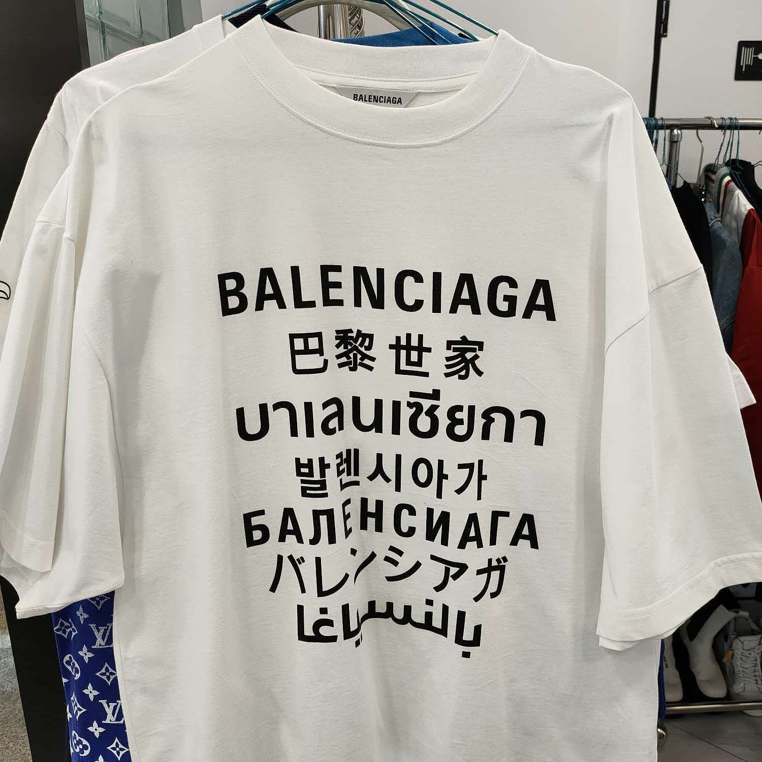 Balenciaga Balenciaga Multilingual Logo T-Shirt Size S Size S / US 4 / IT 40 - 7 Thumbnail