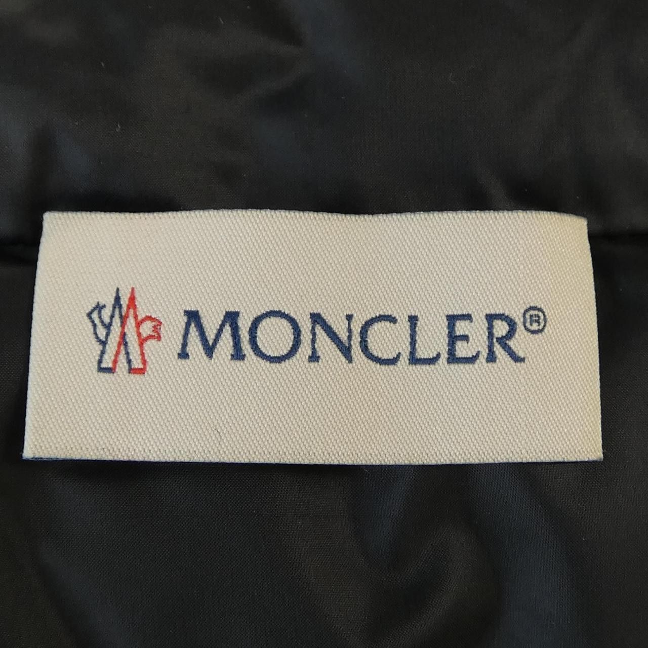 Moncler Moncler Moncler Down Jacket Textile Outerwear 20939B51100 DUTY FREE for USA Size ONE SIZE - 5 Thumbnail