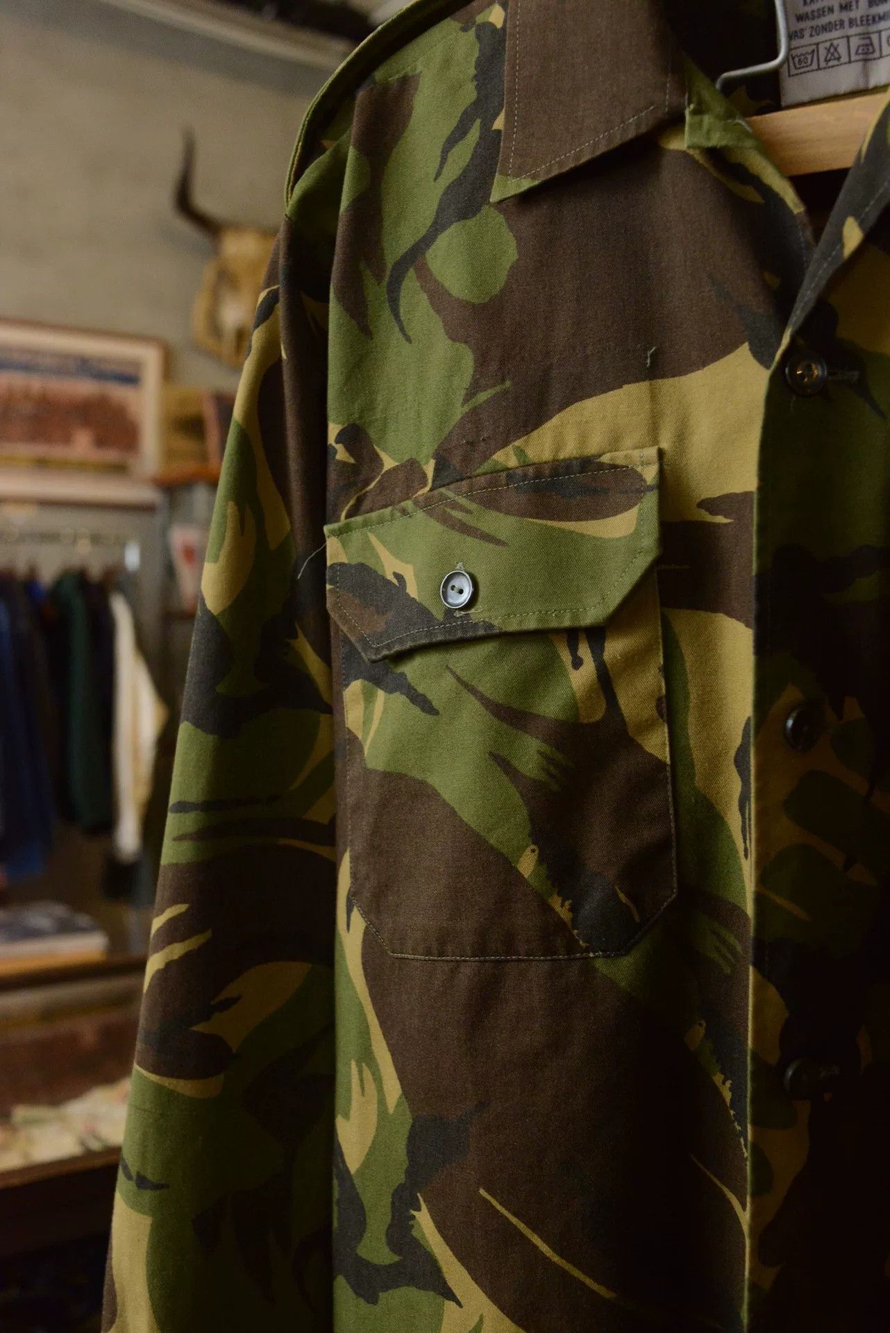 Vintage Vintage 1990s Dutch Military Camo Shirt Size US L / EU 52-54 / 3 - 5 Thumbnail