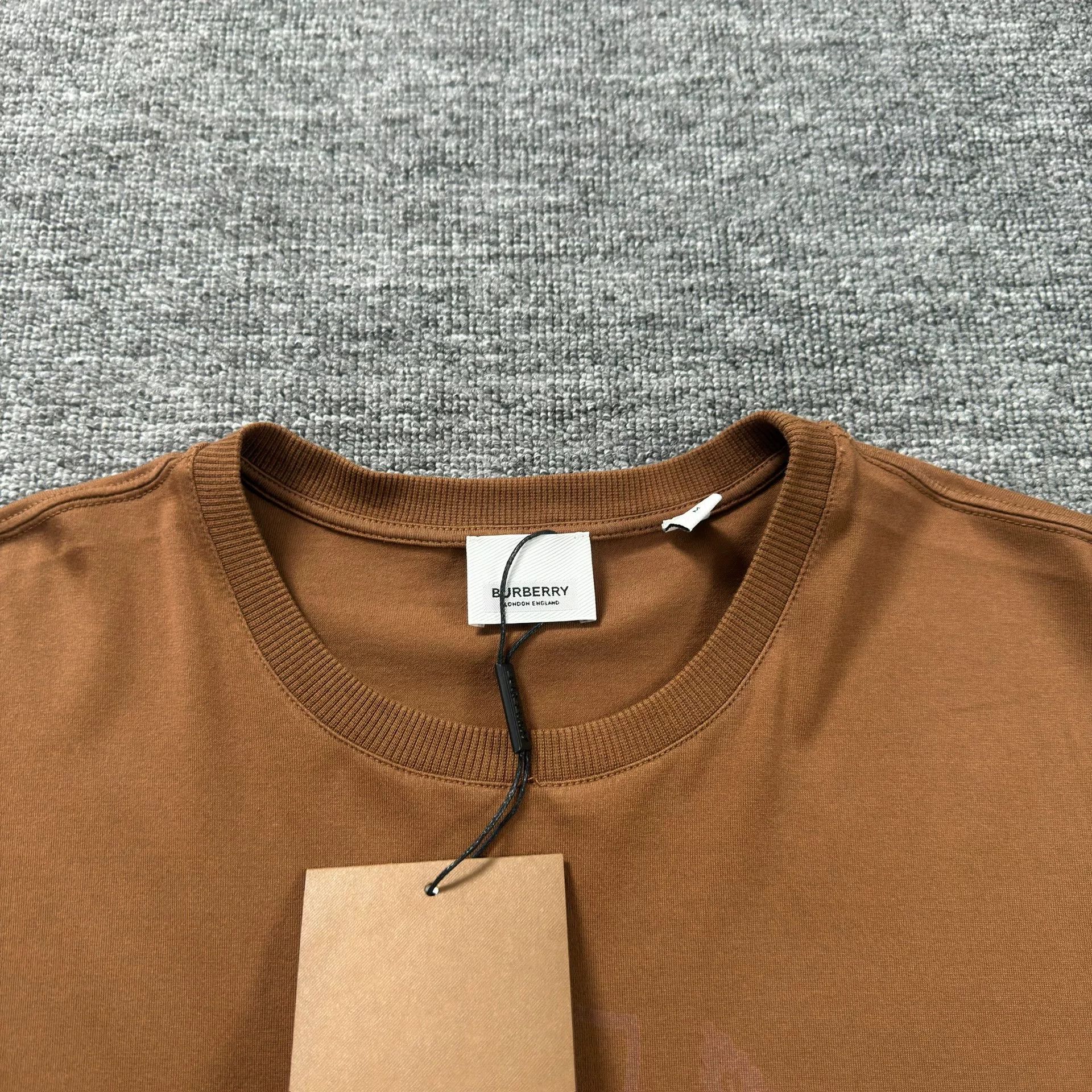 Burberry Burberry Brown Graphic Logo T-Shirt M Size US M / EU 48-50 / 2 - 3 Thumbnail
