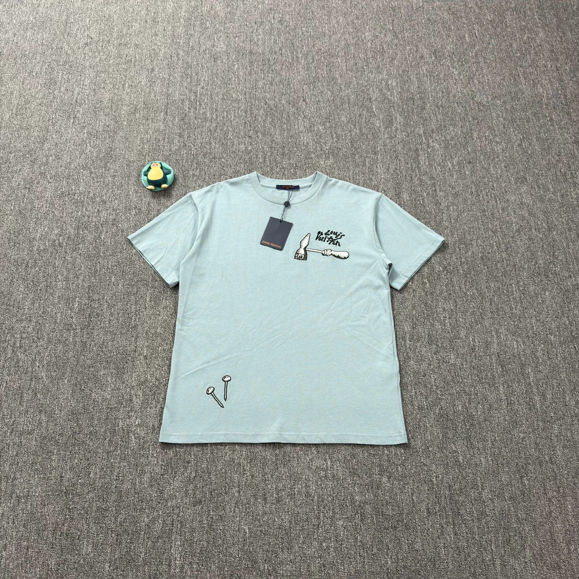 Louis Vuitton Louis Vuitton Hammer Tool Graphic T-Shirt XL Size US XL / EU 56 / 4 - 2 Thumbnail