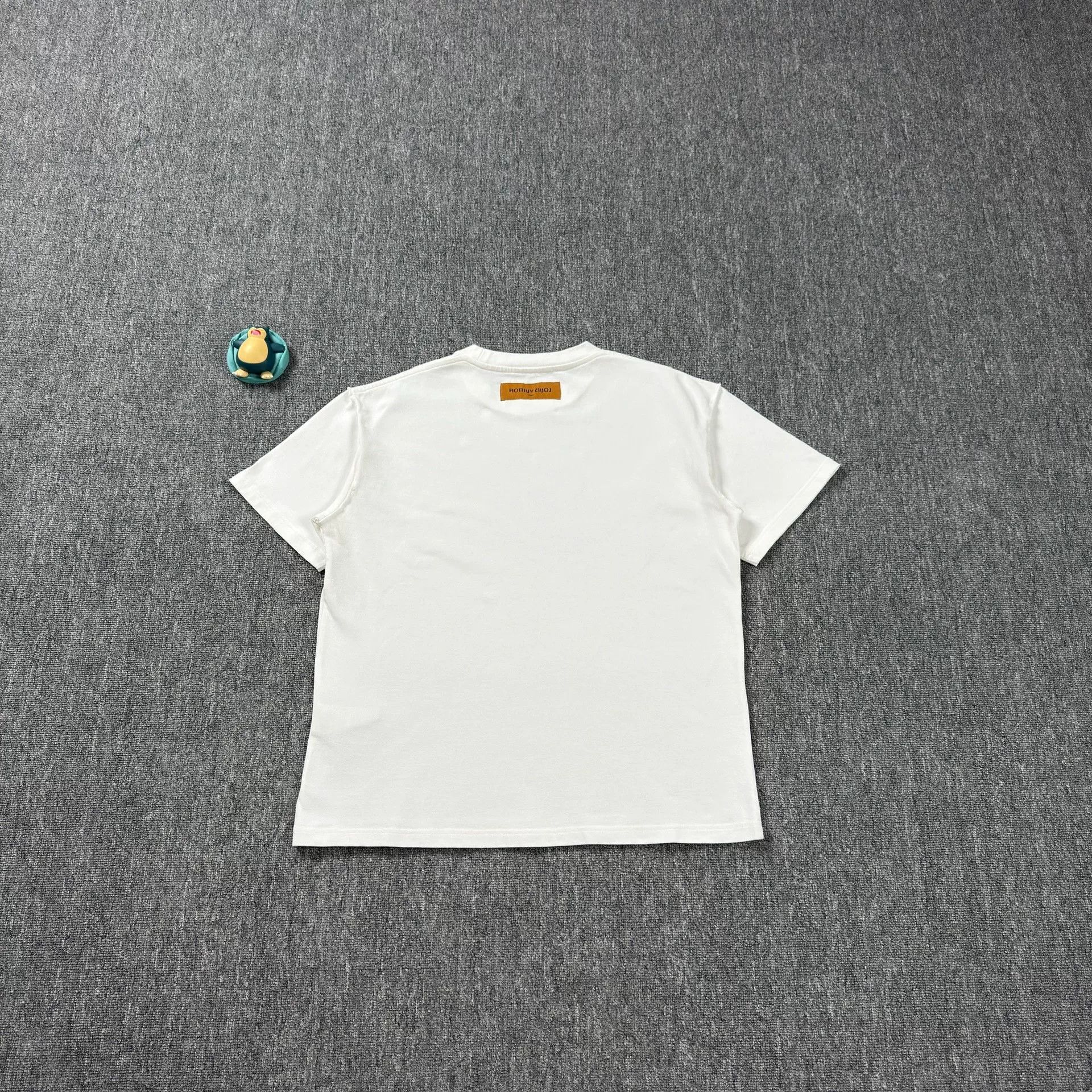 Louis Vuitton Louis Vuitton Rainbow Graphic T-Shirt XL Size US XL / EU 56 / 4 - 3 Thumbnail
