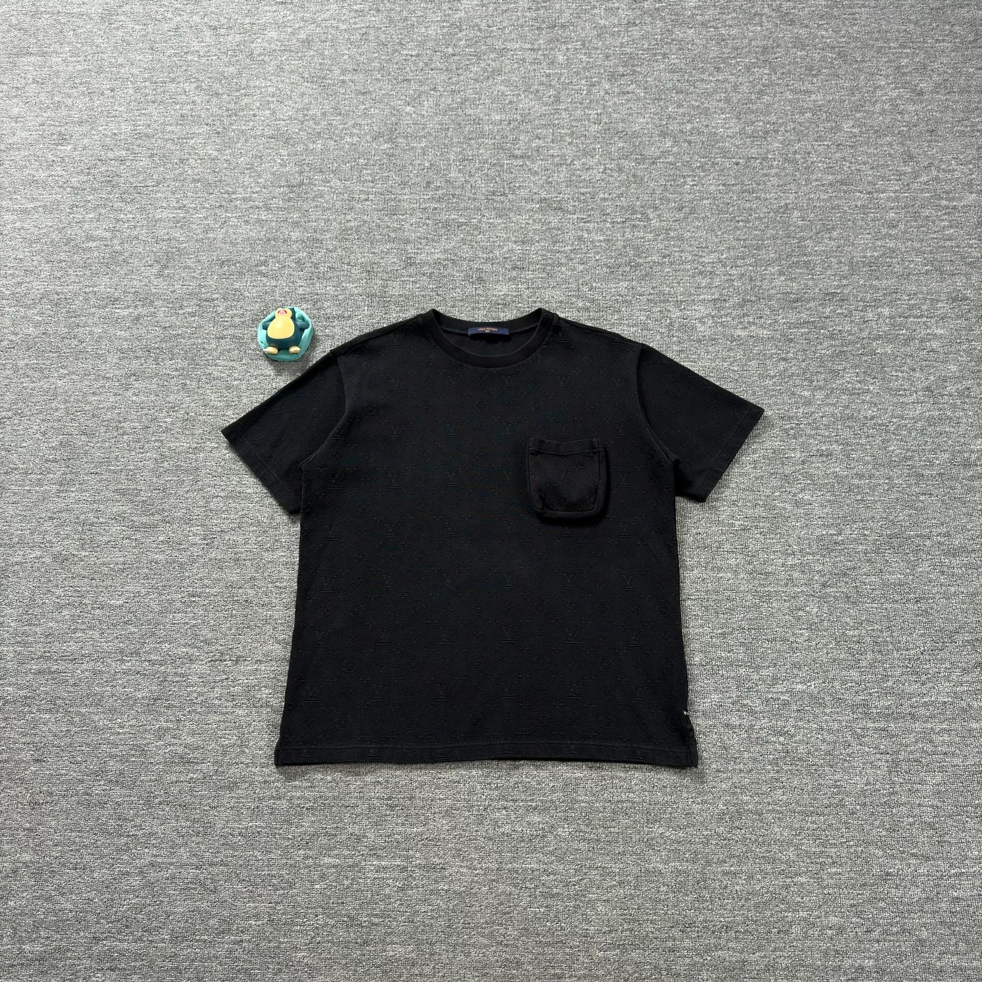 Louis Vuitton Louis Vuitton Monogram Pocket T-Shirt L Size US L / EU 52-54 / 3 - 2 Thumbnail