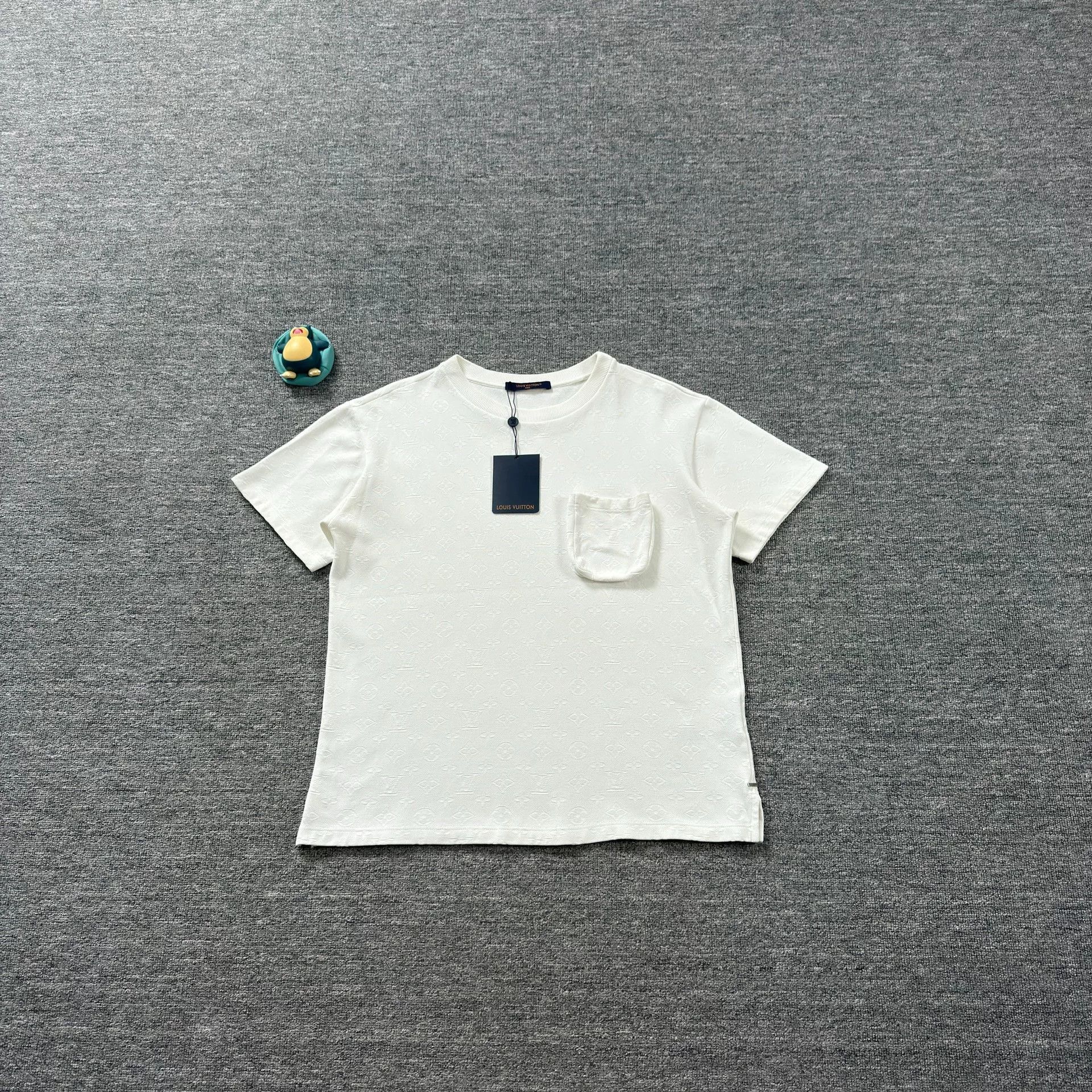 Louis Vuitton Louis Vuitton Monogram Pocket T-Shirt Size M Size US M / EU 48-50 / 2 - 2 Thumbnail
