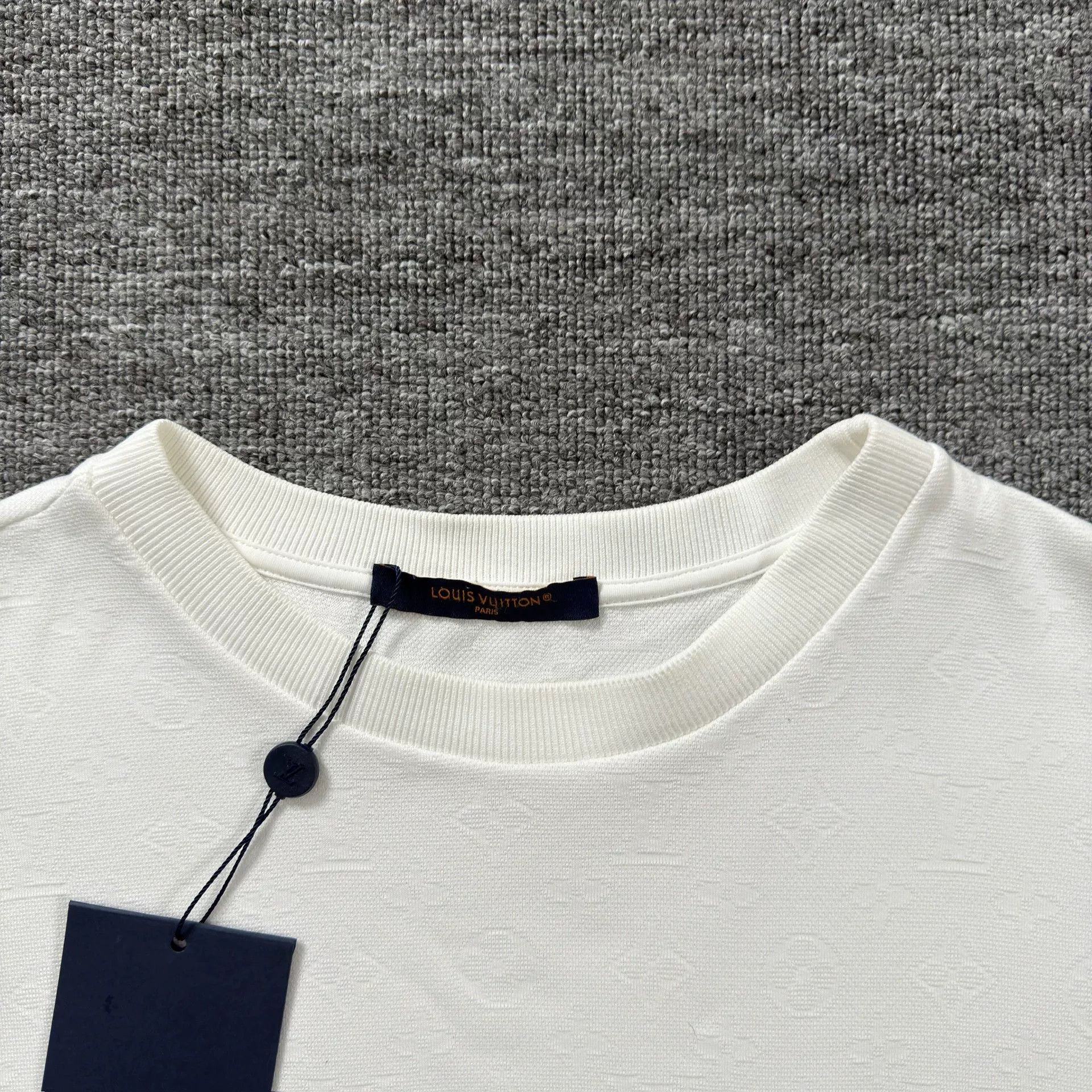 Louis Vuitton Louis Vuitton Monogram Pocket T-Shirt Size M Size US M / EU 48-50 / 2 - 3 Thumbnail