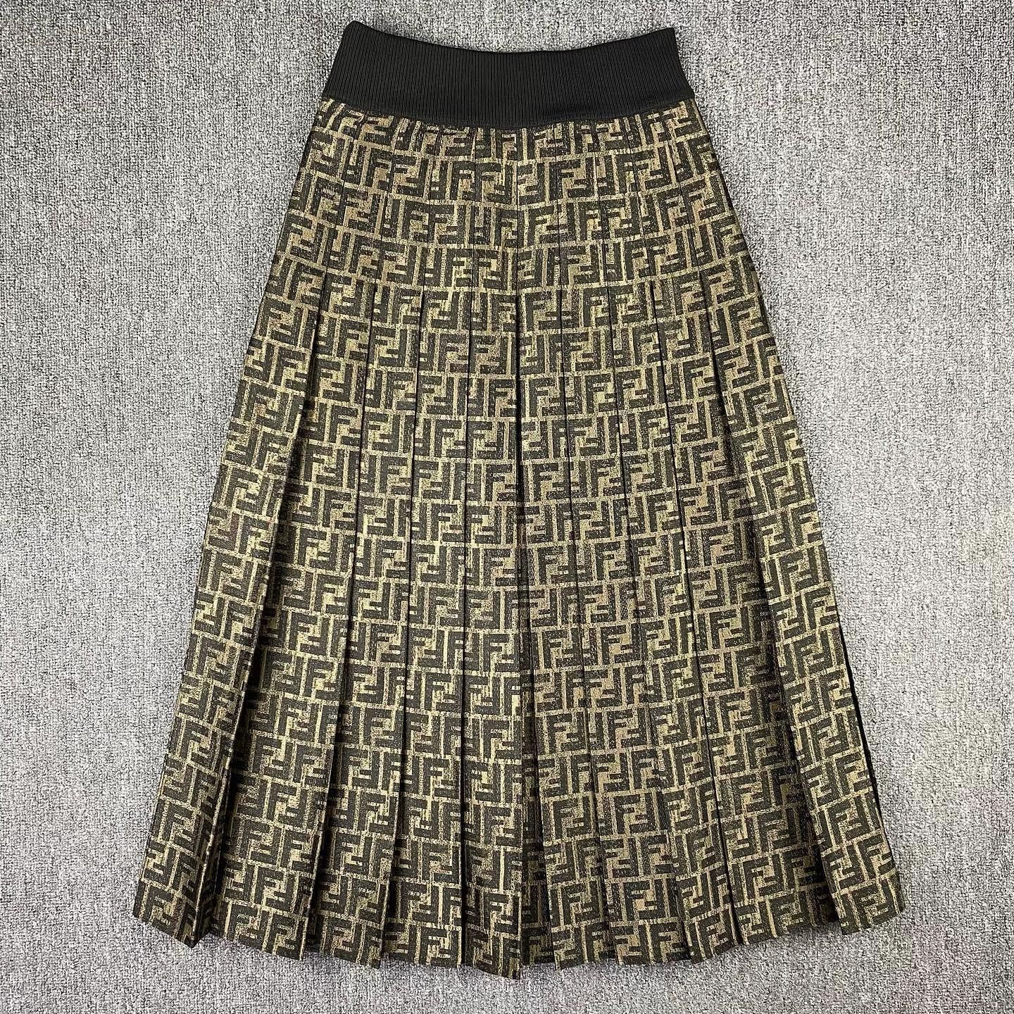 Fendi Fendi FF Logo Pleated Midi Skirt Size IT 40 Size 27" / US 4 / IT 40 - 2 Thumbnail