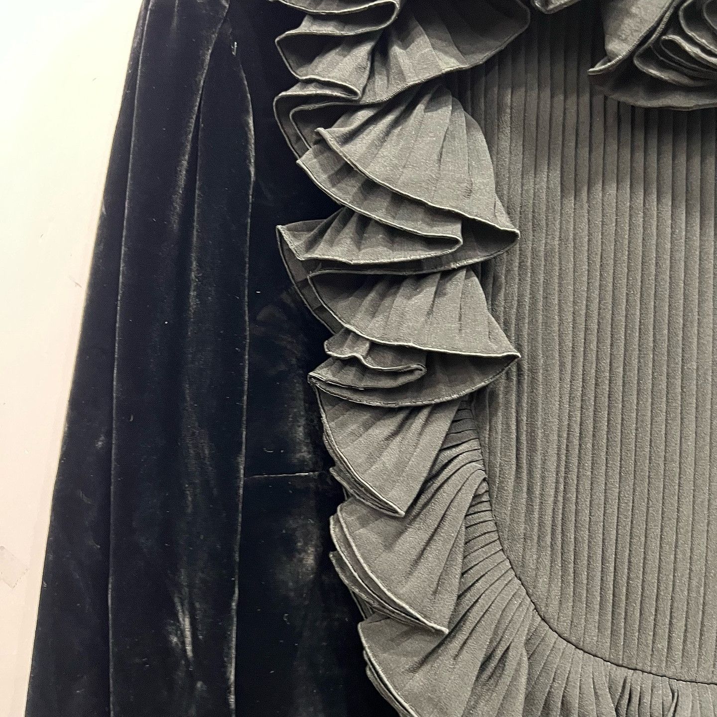 Gucci Gucci Ruffle Detail Mini Dress Size IT 40 Size S / US 4 / IT 40 - 8 Thumbnail