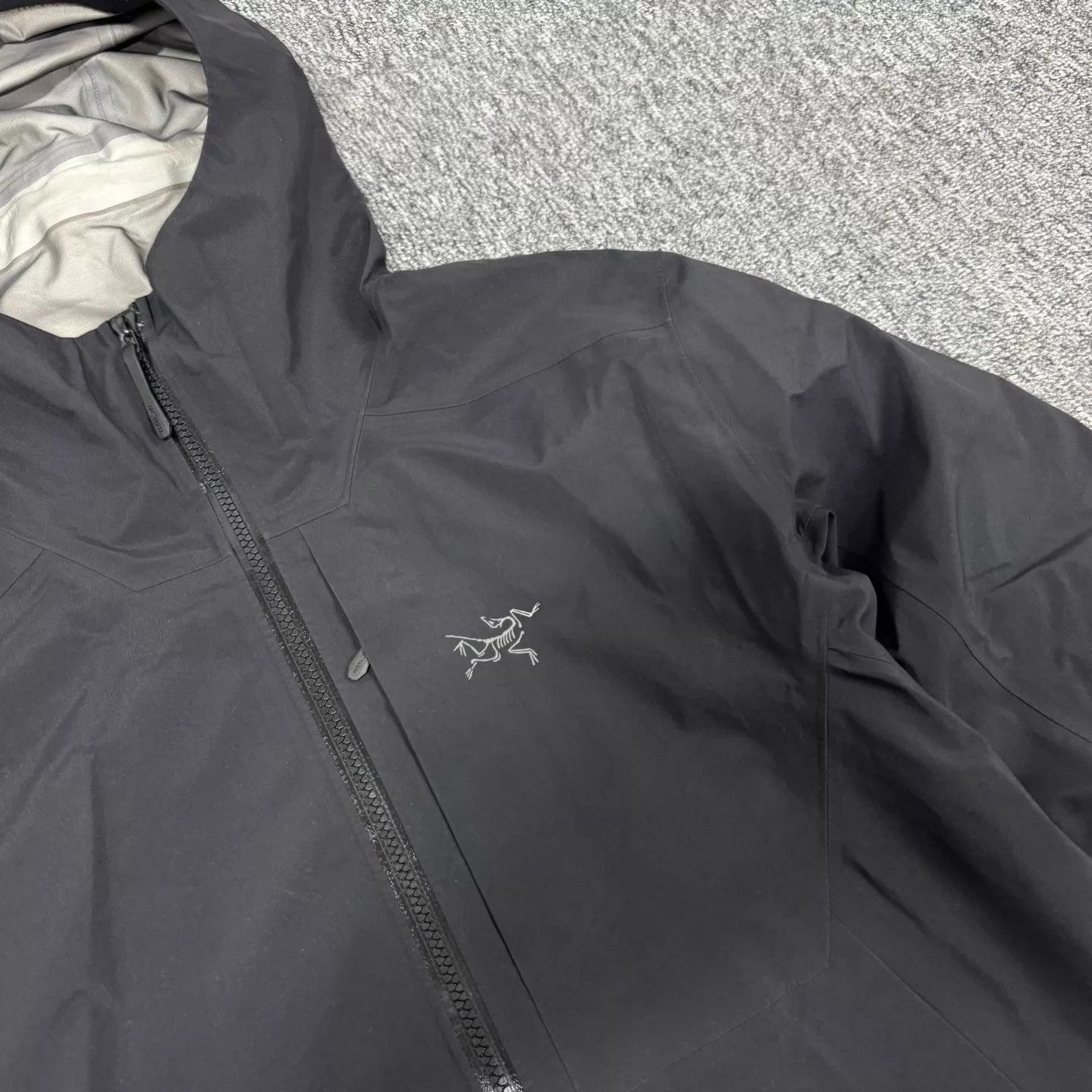 Arc'teryx Black Hooded Jacket with Zip Closure - Size M Size US M / EU 48-50 / 2 - 4 Thumbnail