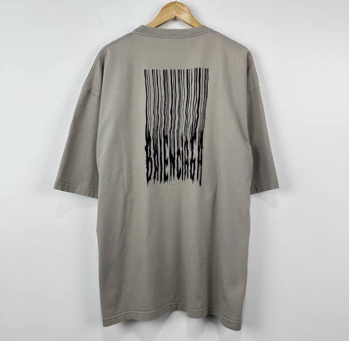 Balenciaga Beige Short Sleeve Oversized Shirt with Graphic Size US S / EU 44-46 / 1 - 2 Thumbnail