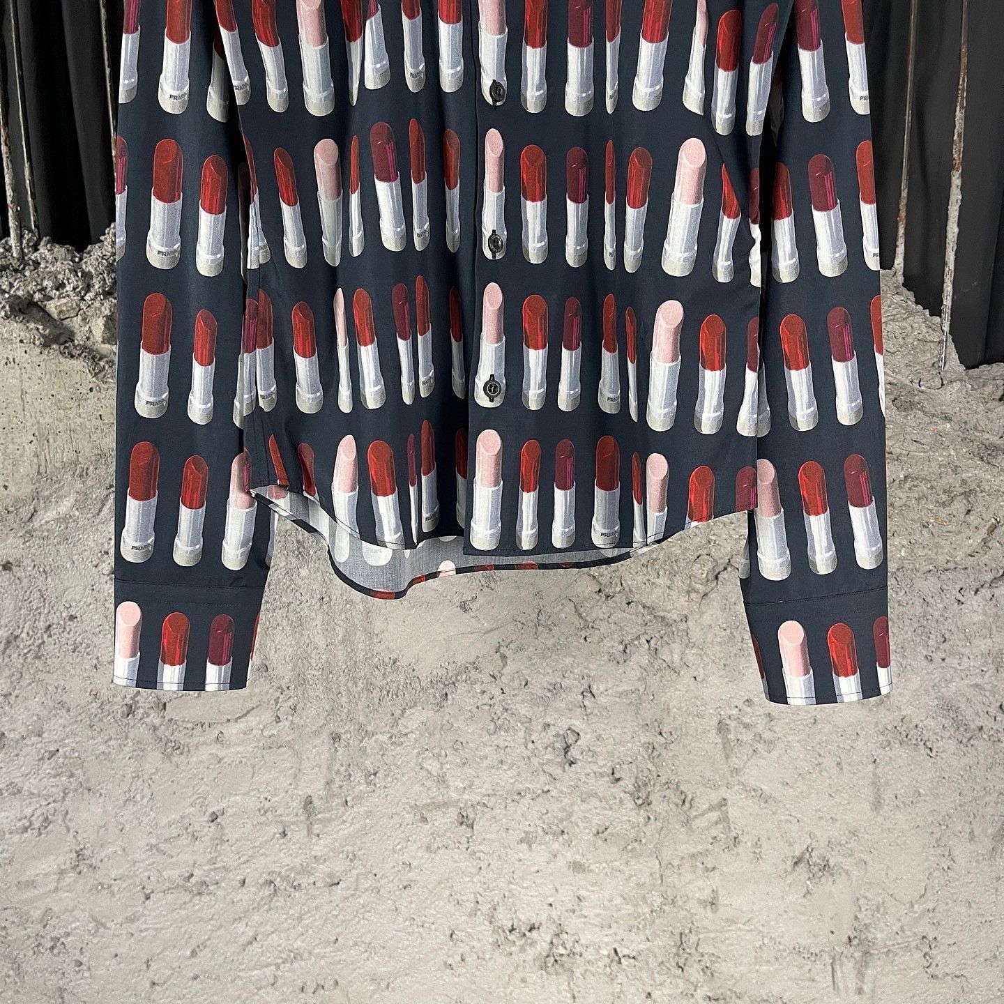 Prada Lipstick Print Long Sleeve Button-Up Shirt Size US M / EU 48-50 / 2 - 7 Thumbnail