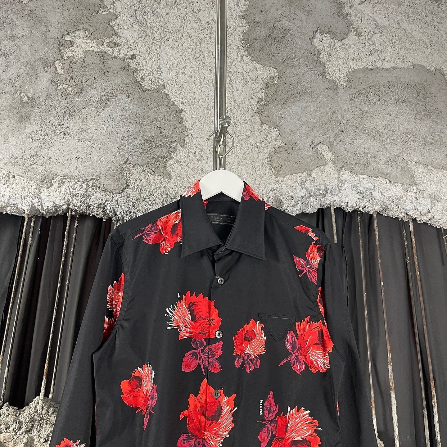 Prada Black Red Floral Print Long Sleeve Button-Up Shirt Size US M / EU 48-50 / 2 - 5 Thumbnail
