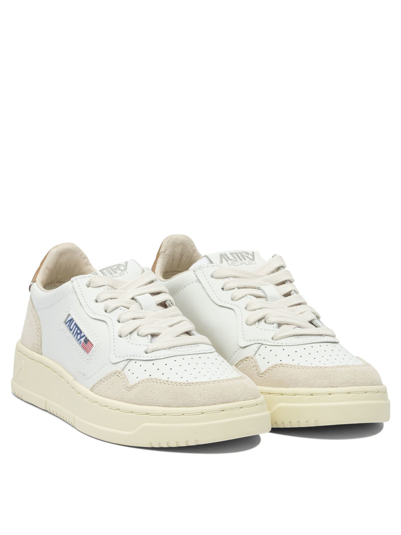 AUTRY Autry Medalist Low Sneakers IT 37 Women - USA Duties Paid Size US 7 / IT 37 - 2 Thumbnail
