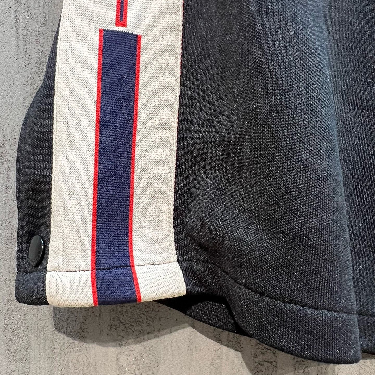 Gucci Gucci Side Stripe Logo Shorts Size L Size US 34 / EU 50 - 9 Thumbnail